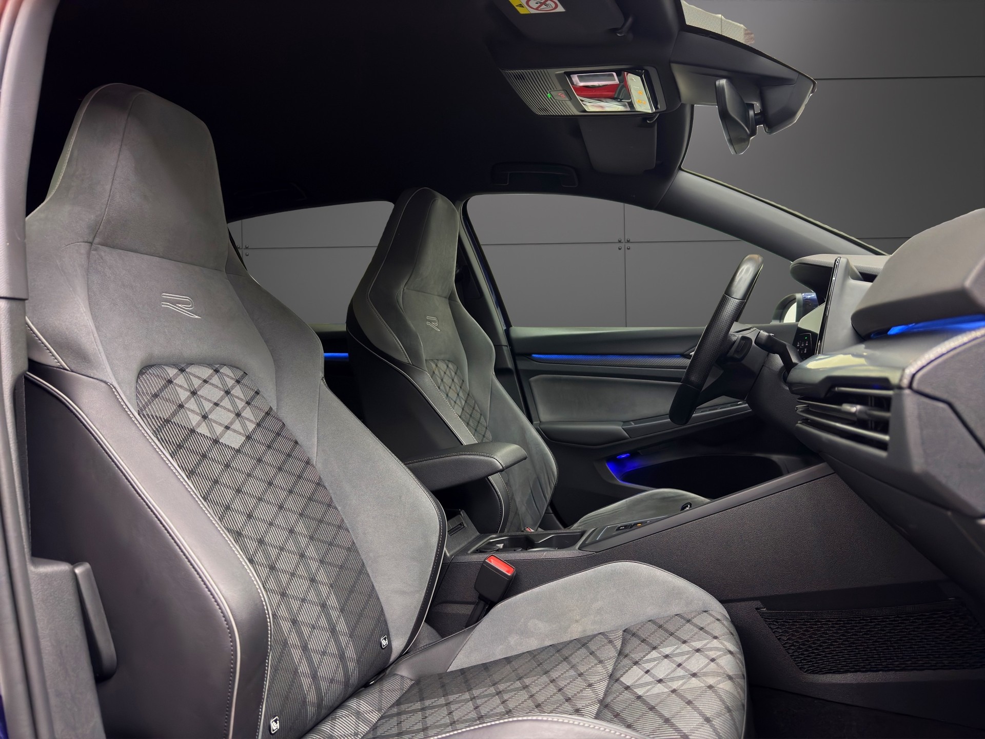 VW Golf 1.5 eTSI mHEV ACT R-Line DSG-image-13