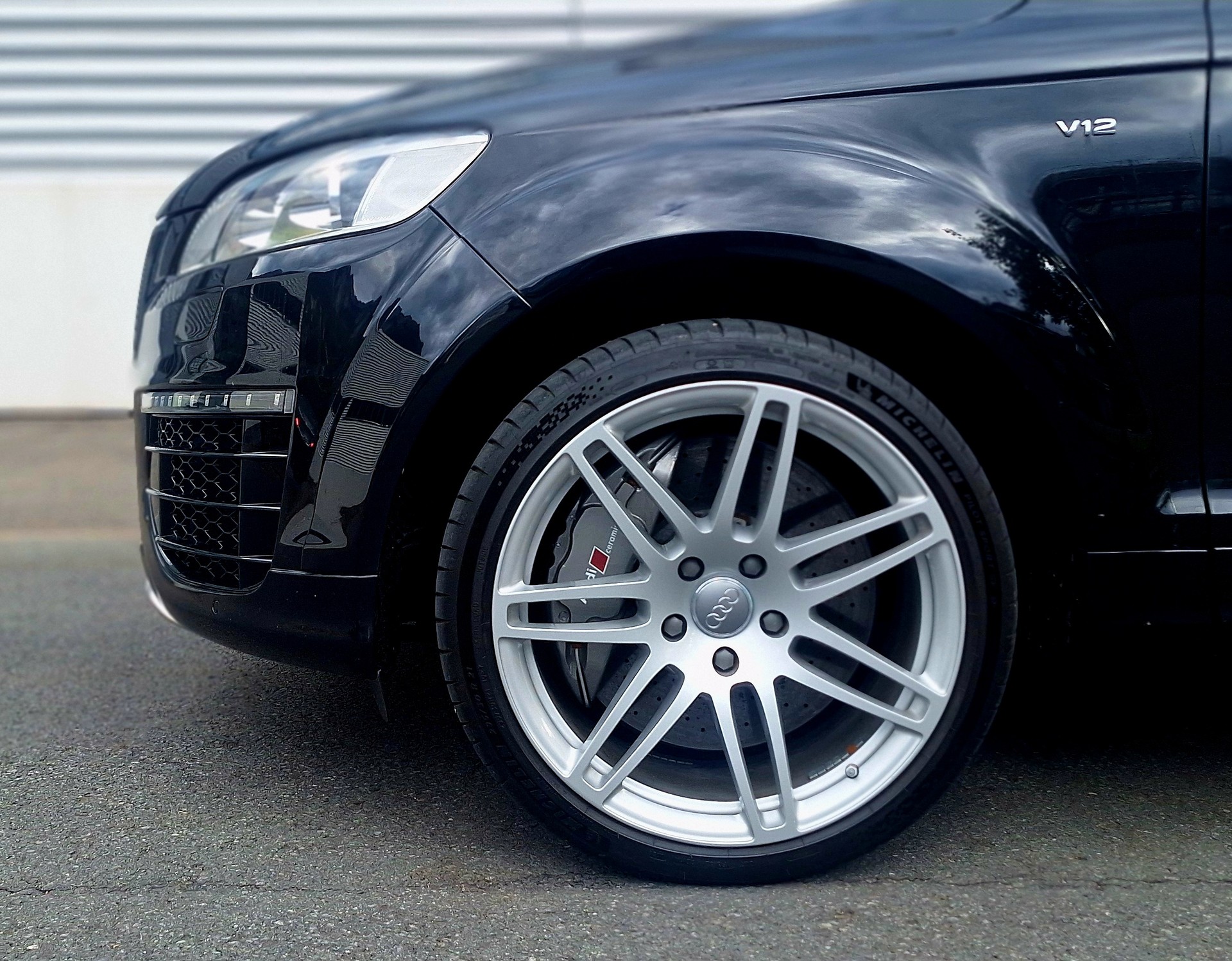 AUDI Q7 6.0 TDI V12 quattro tiptronic-image-3