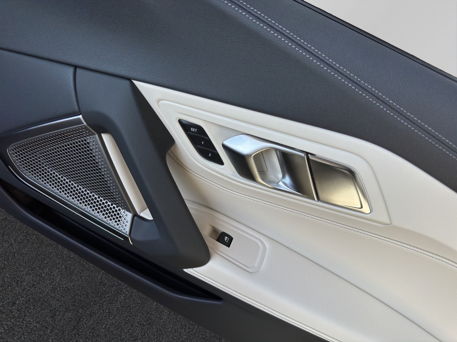 BMW Z4 sDrive 20i M Sport Steptronic-image-17