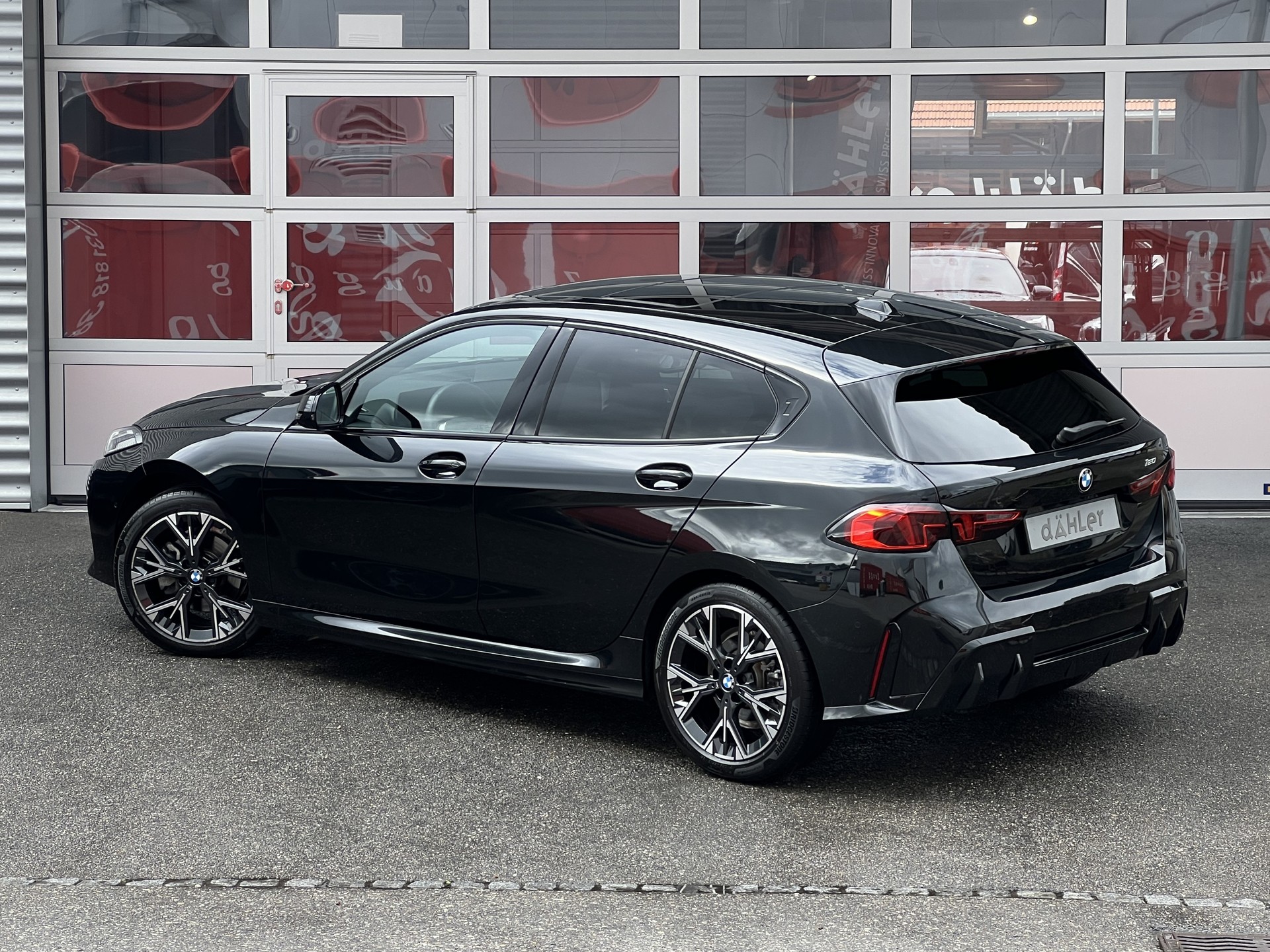 BMW 120 M Sport Pro Steptronic-showroom-element-3