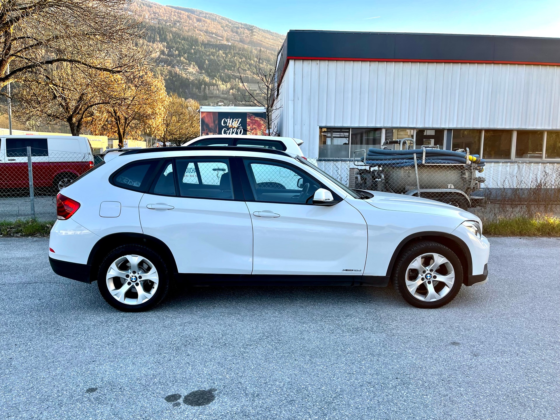 BMW X1 xDrive 18d Steptronic-showroom-element-3