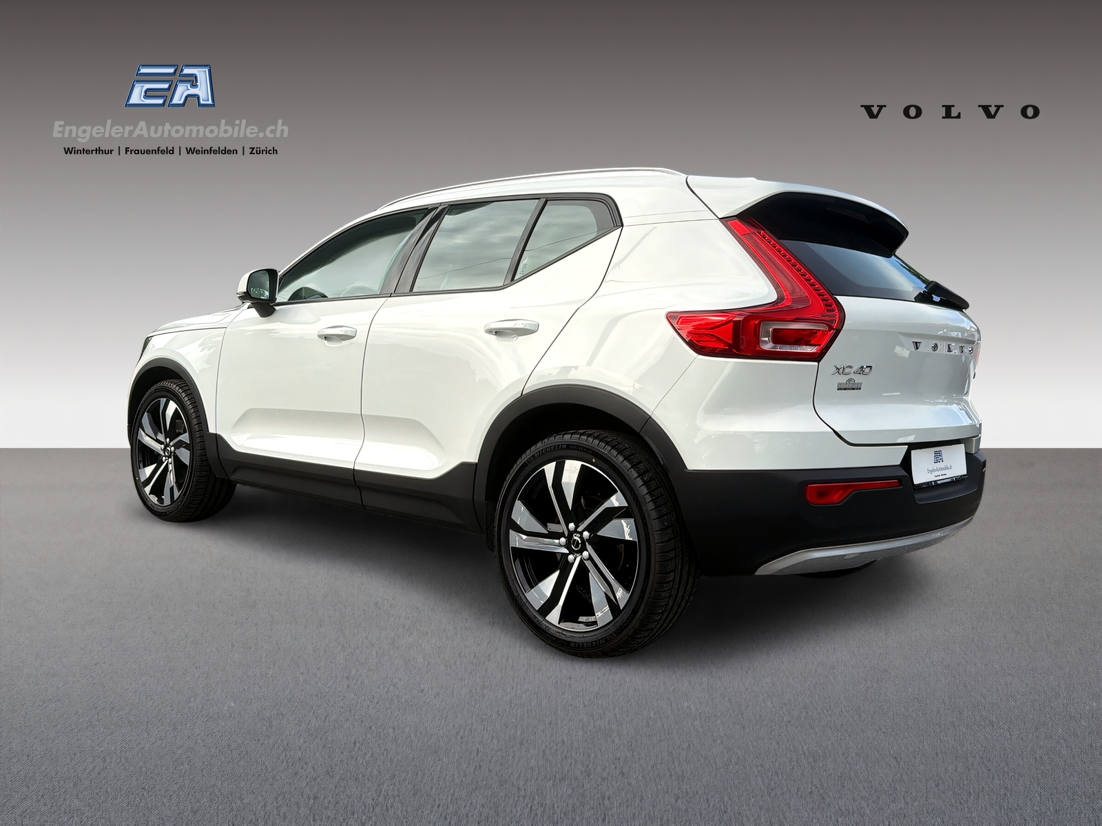 VOLVO XC40 2.0 B4 MH Momentum AWD-showroom-element-3
