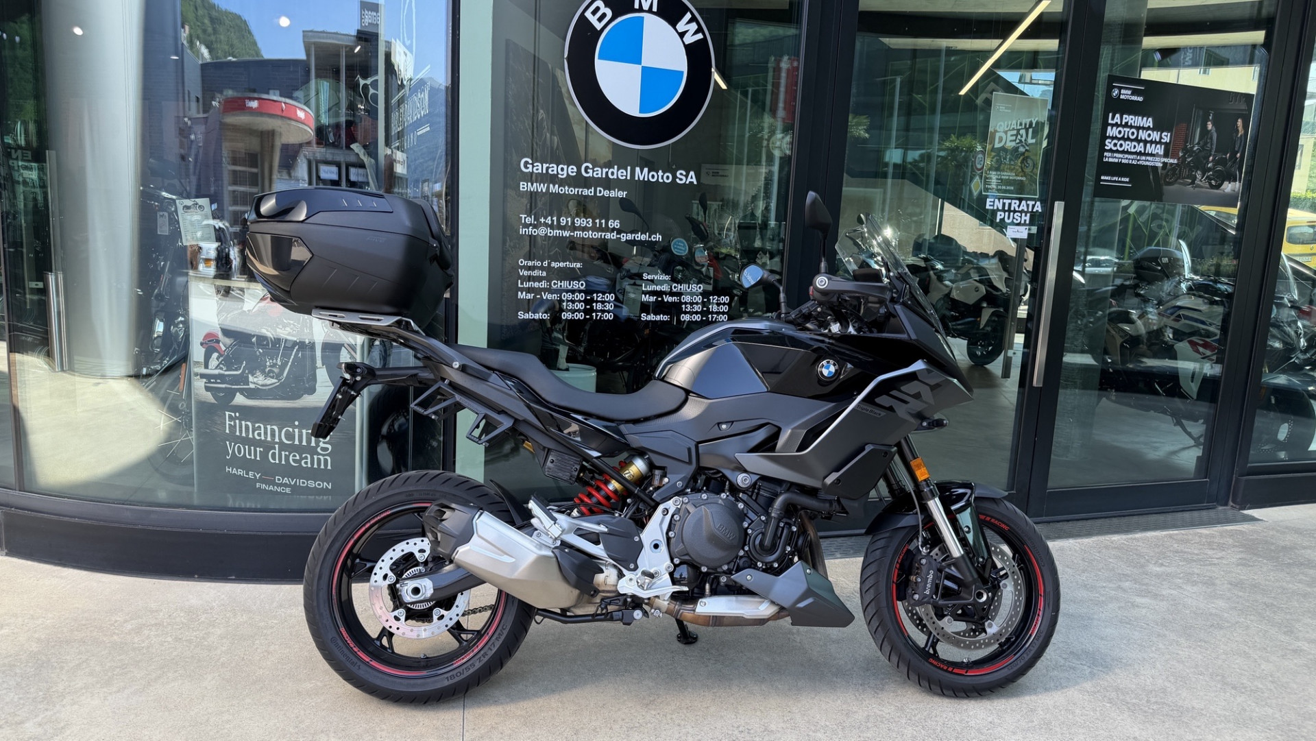 BMW F 900 XR Triple Black