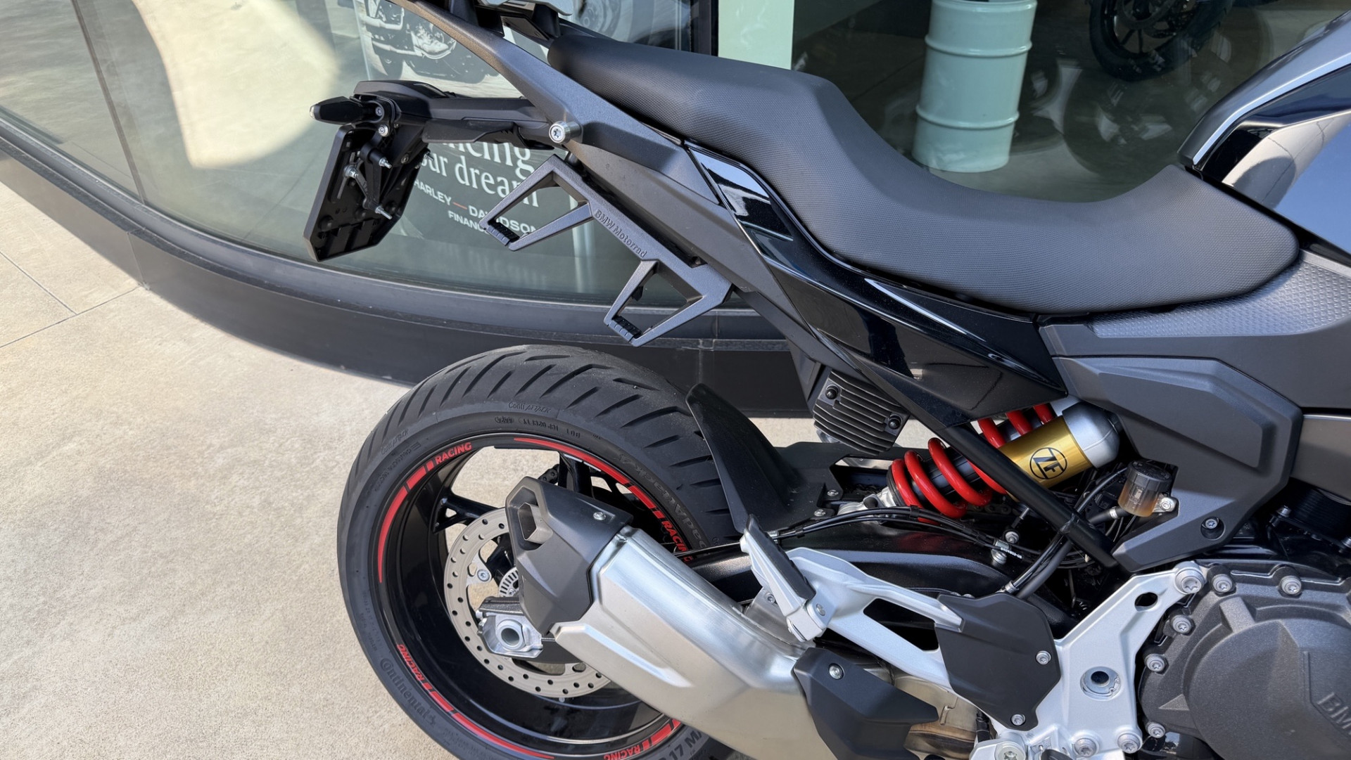 BMW F 900 XR Triple Black-showroom-element-3