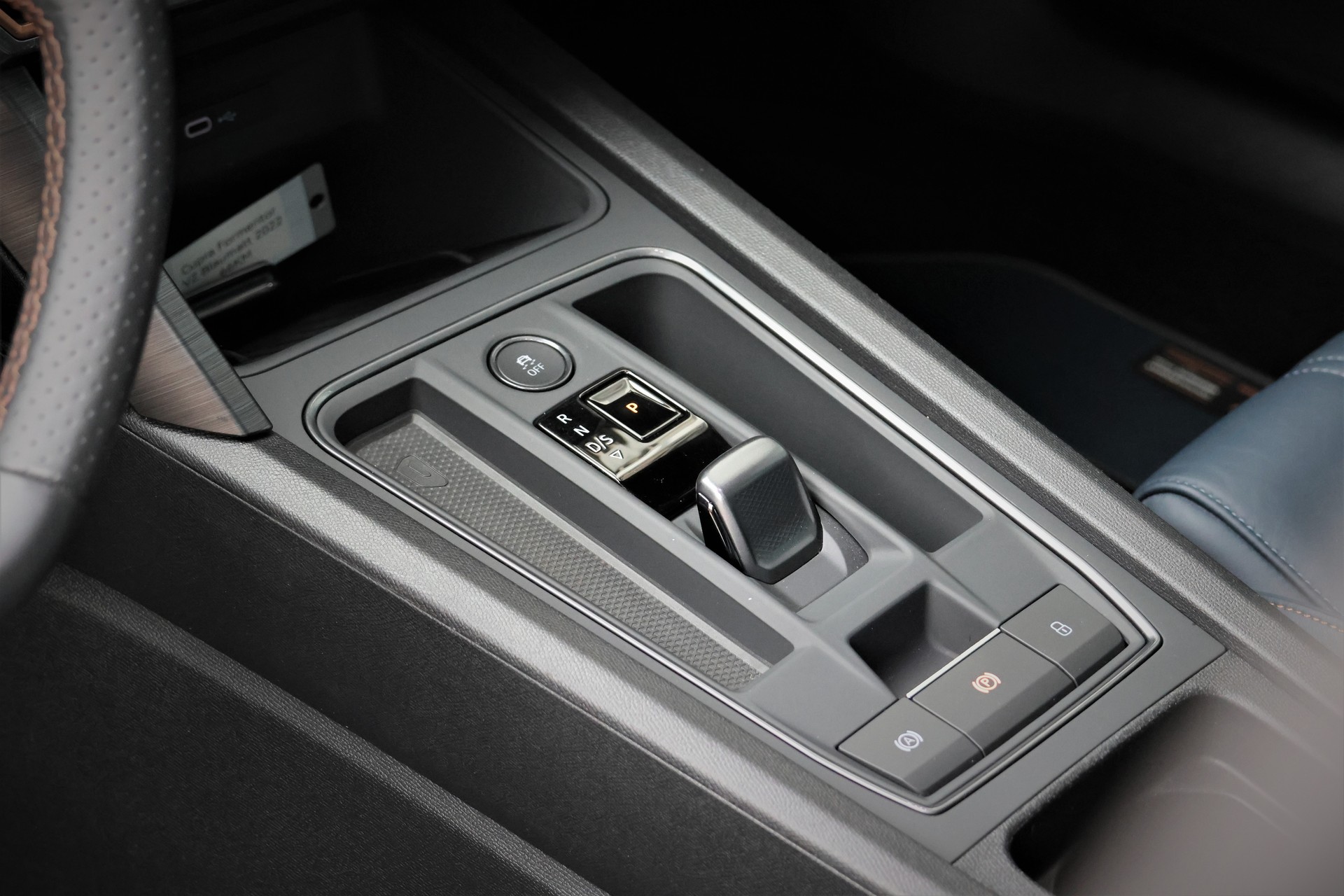 CUPRA Formentor 2.0TSI VZ 4Drive DSG (CH) "Mattepetrol Blue"-image-10