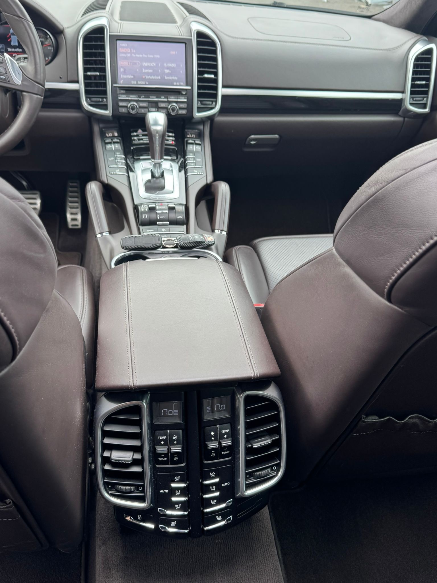 PORSCHE Cayenne Turbo-image-14
