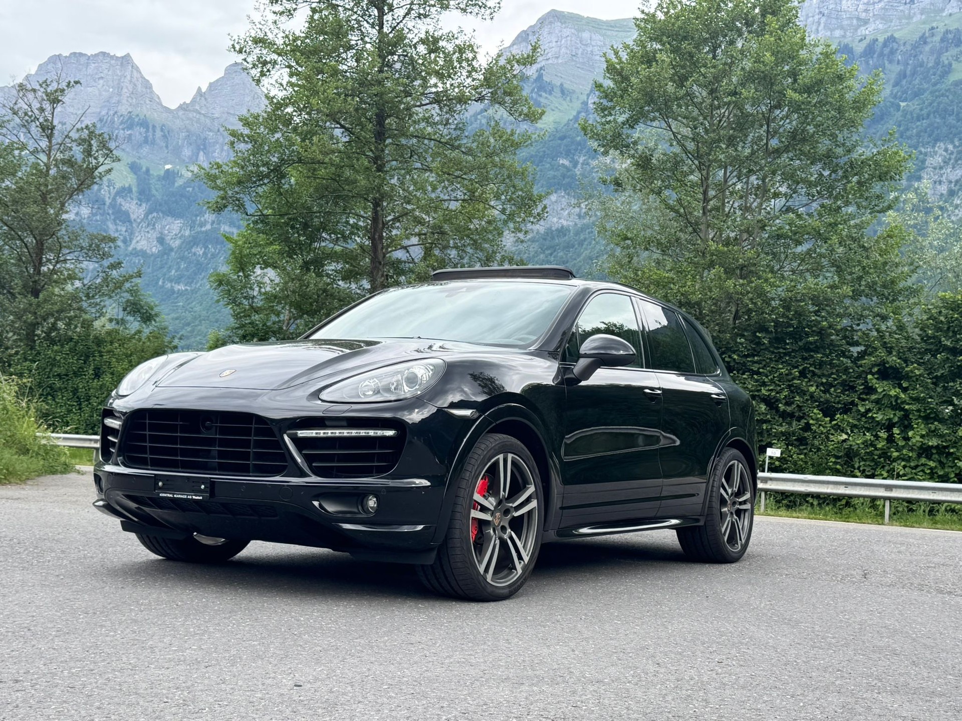 PORSCHE Cayenne Turbo-image-1