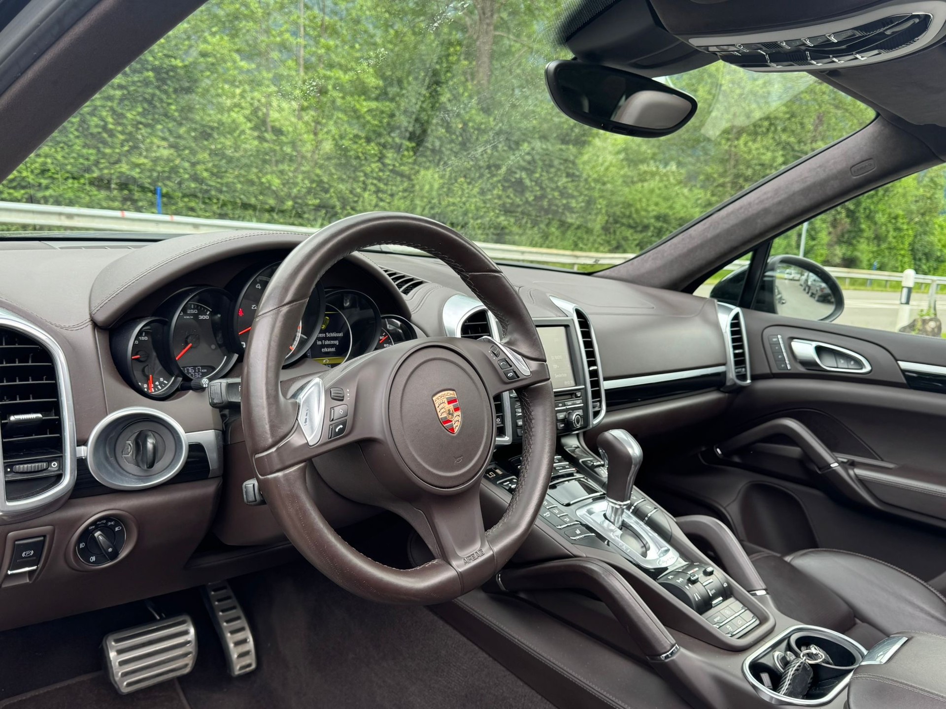 PORSCHE Cayenne Turbo-image-10