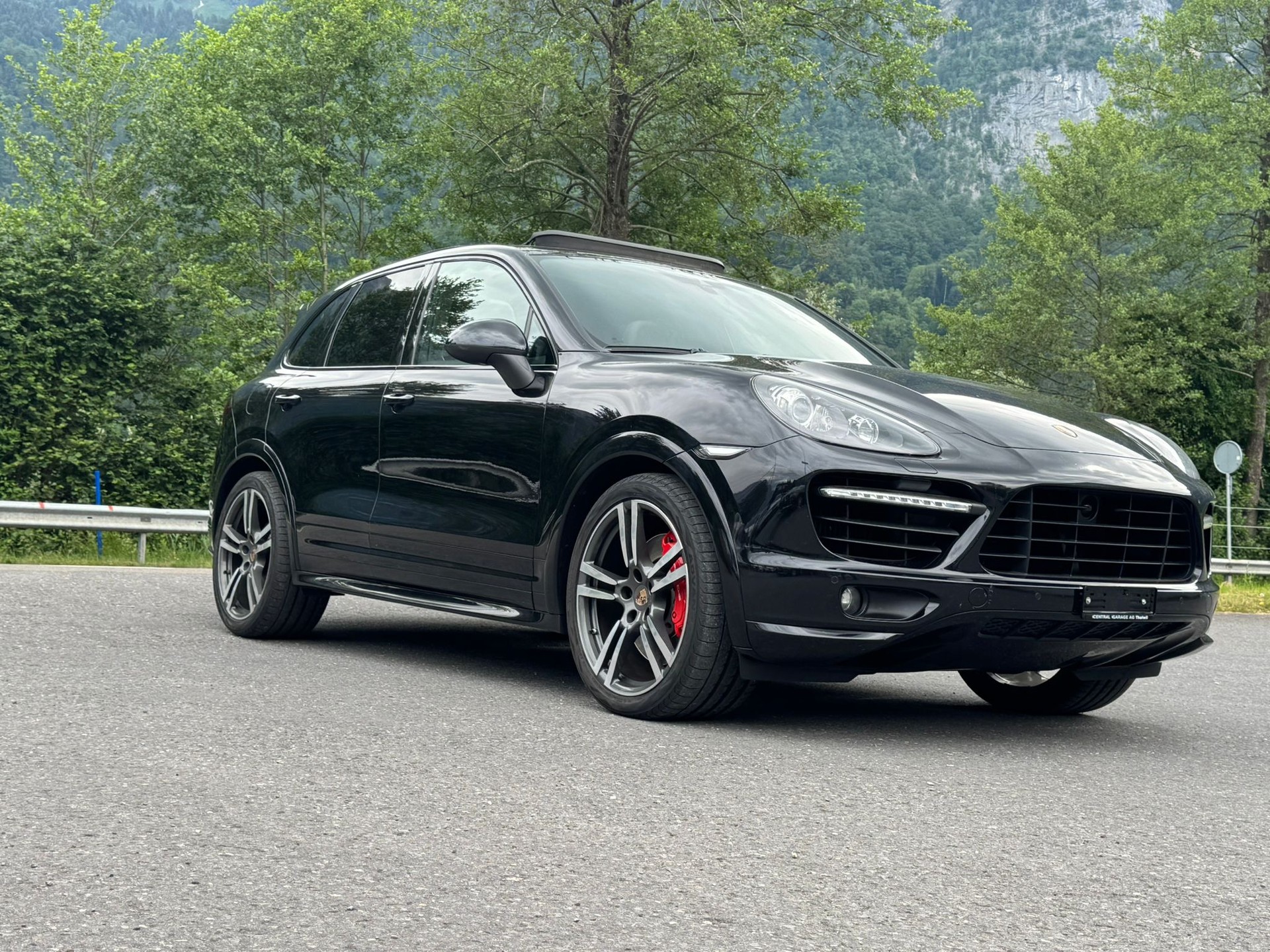PORSCHE Cayenne Turbo-image-2