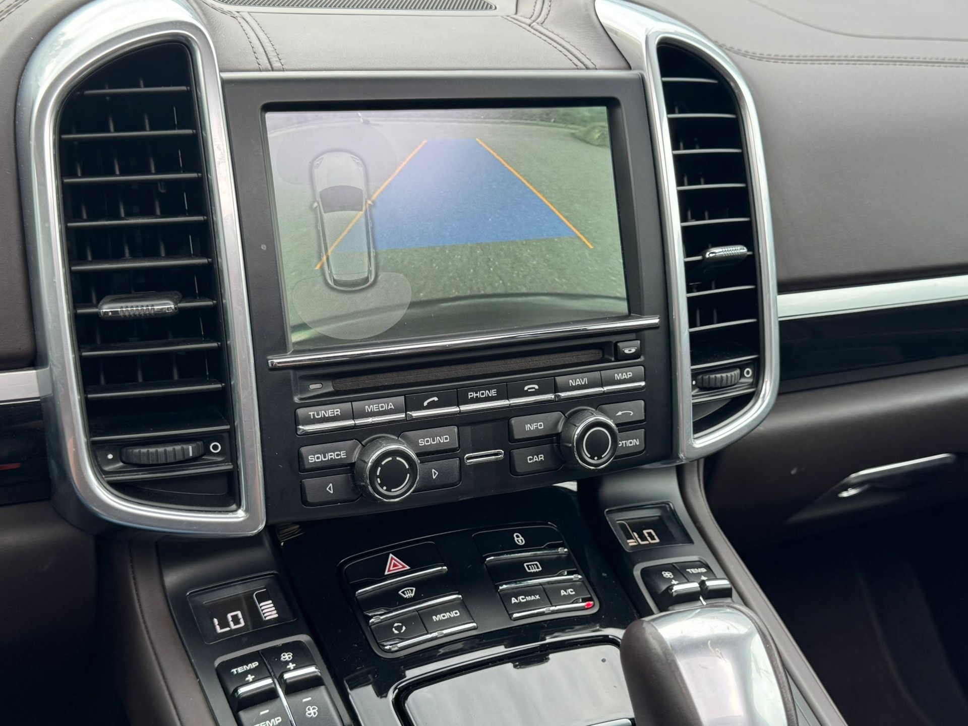 PORSCHE Cayenne Turbo-image-5