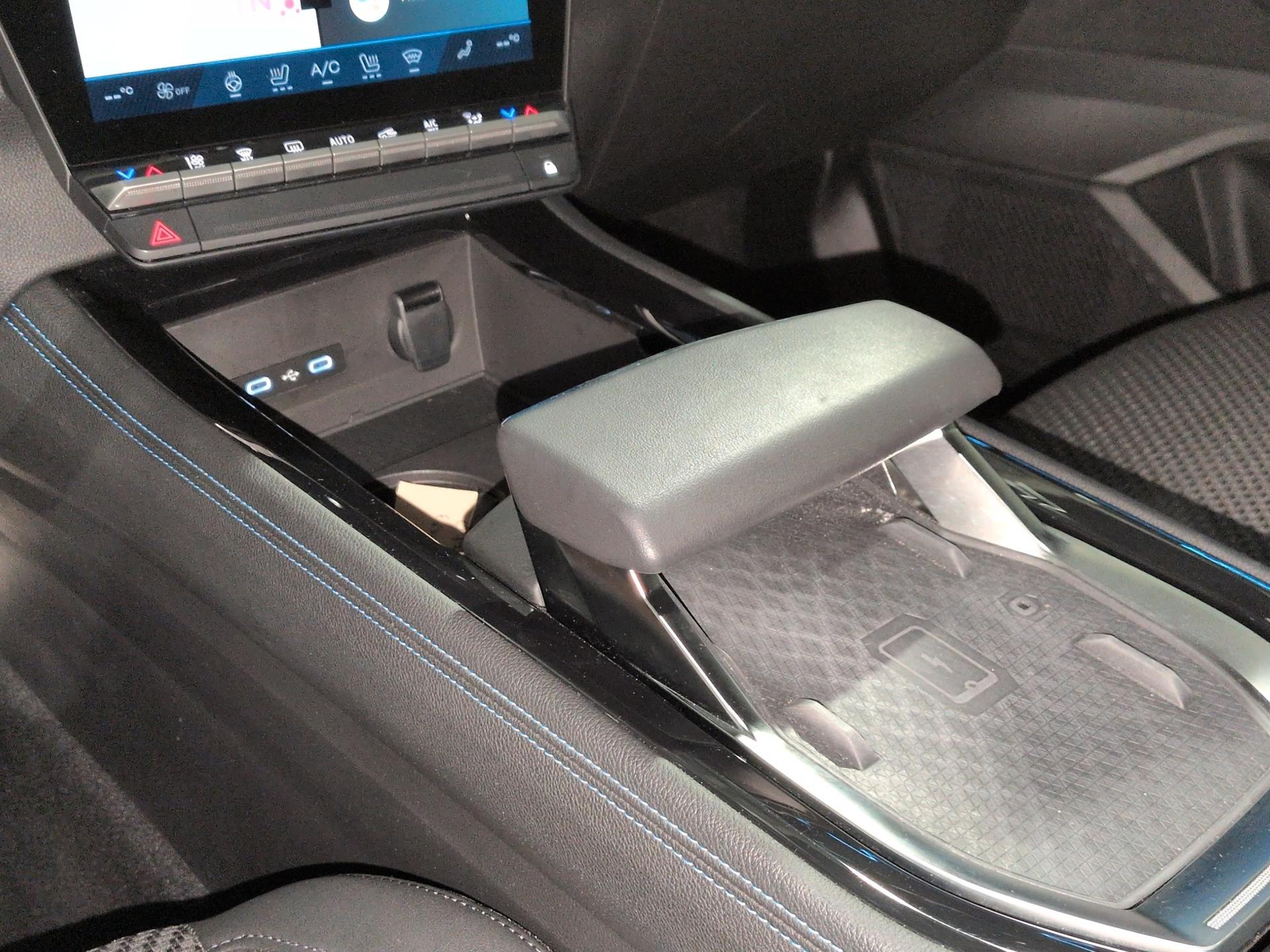 RENAULT Espace 1.2 E-Tech 200 Esprit Alpine 7-Sitze-image-11