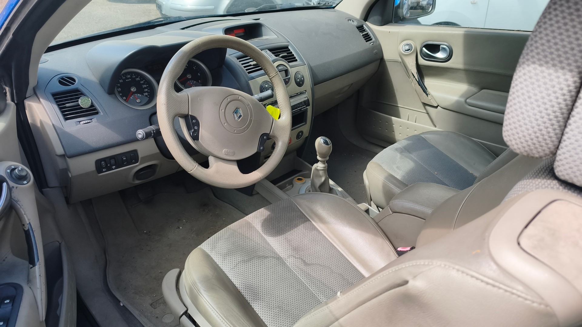 RENAULT Mégane C-C 2.0 16V Privilège Luxe-image-6