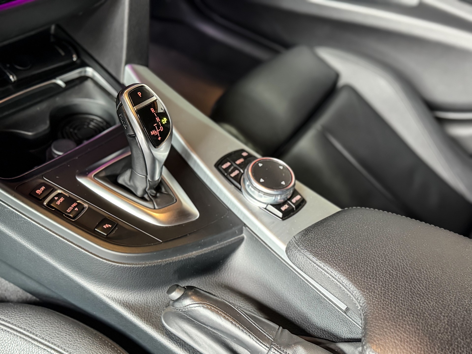 BMW 320d xDrive Touring M Sport Line Steptronic-image-7