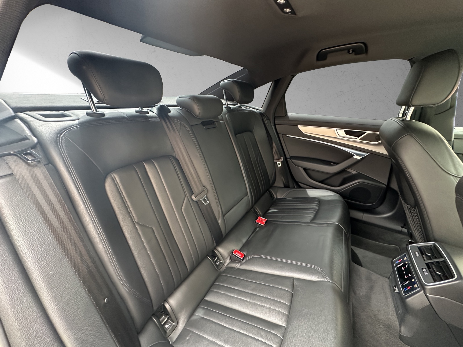 AUDI A6 Limousine 40 TDI Design S-tronic-image-14
