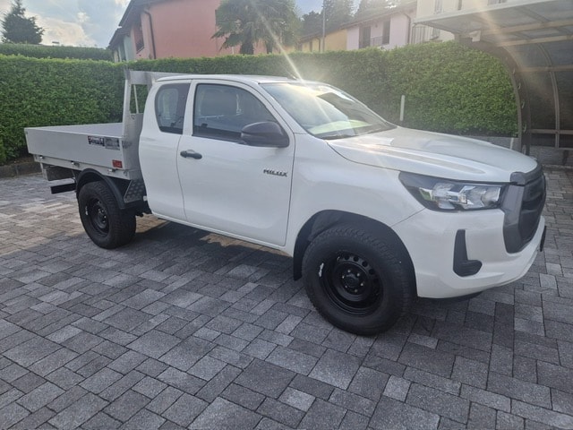 TOYOTA Hilux 2.4D-4D Comfort Extra Cab 4x4 - Ponte Fisso in Alluminio - Doppio Gancio Traino KG. 3500-image-1