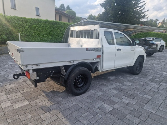 TOYOTA Hilux 2.4D-4D Comfort Extra Cab 4x4 - Ponte Fisso in Alluminio - Doppio Gancio Traino KG. 3500-image-2