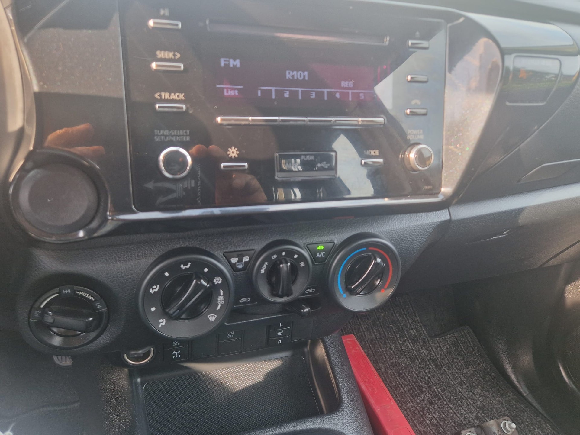 TOYOTA Hilux 2.4D-4D Comfort Extra Cab 4x4 - Ponte Fisso in Alluminio - Doppio Gancio Traino KG. 3500-image-11