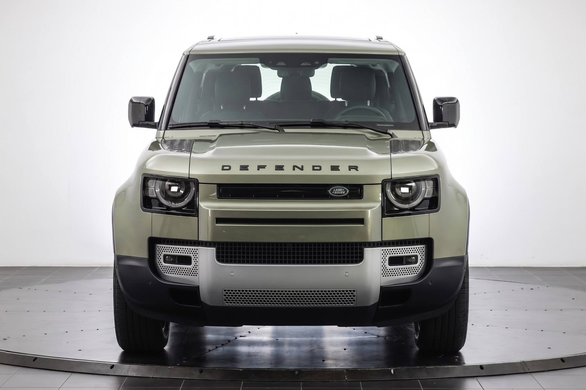 LAND ROVER Defender 90 P400 I6 HSE 3.0 AT8-showroom-element-1