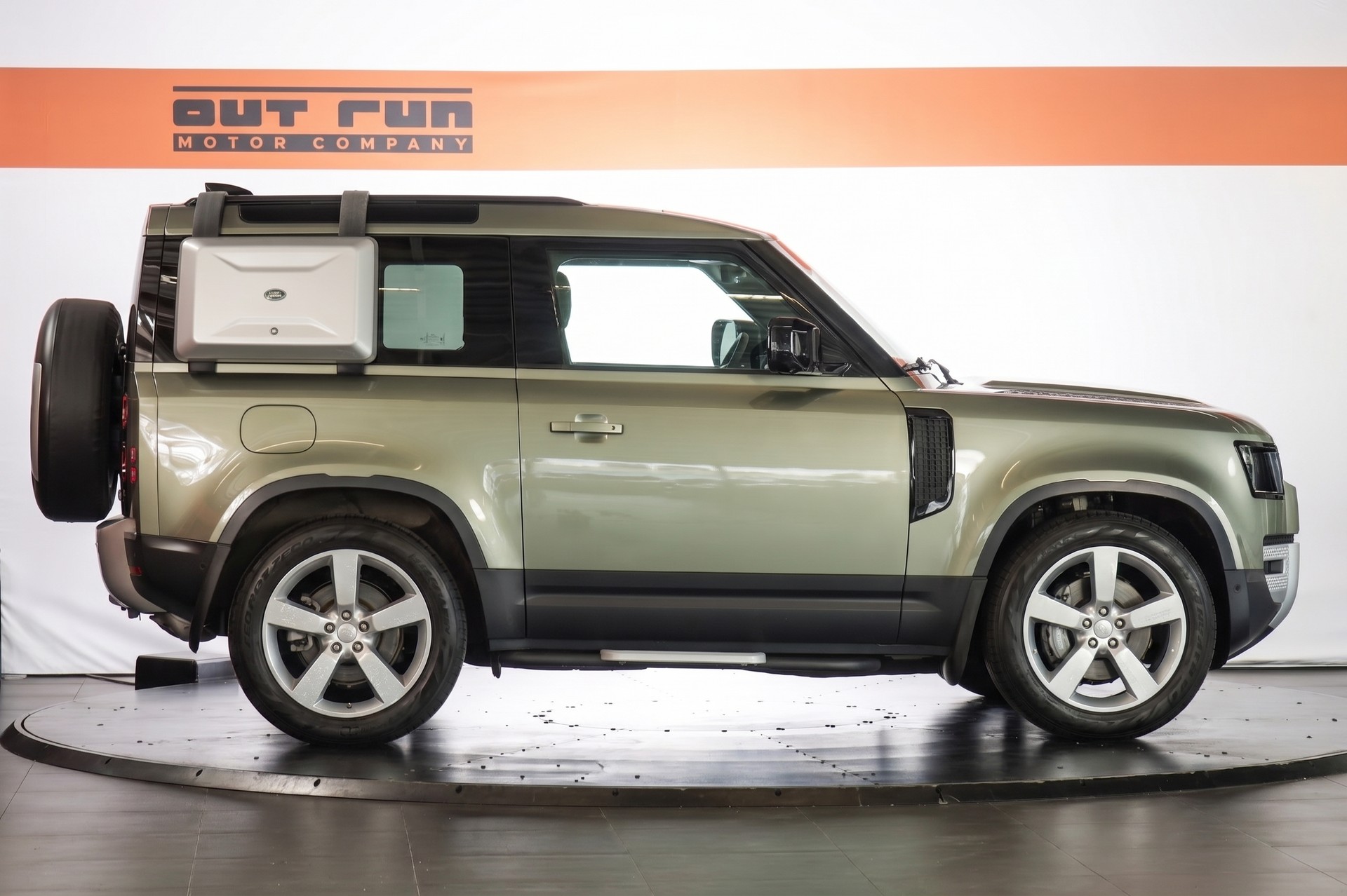 LAND ROVER Defender 90 P400 I6 HSE 3.0 AT8-showroom-element-3