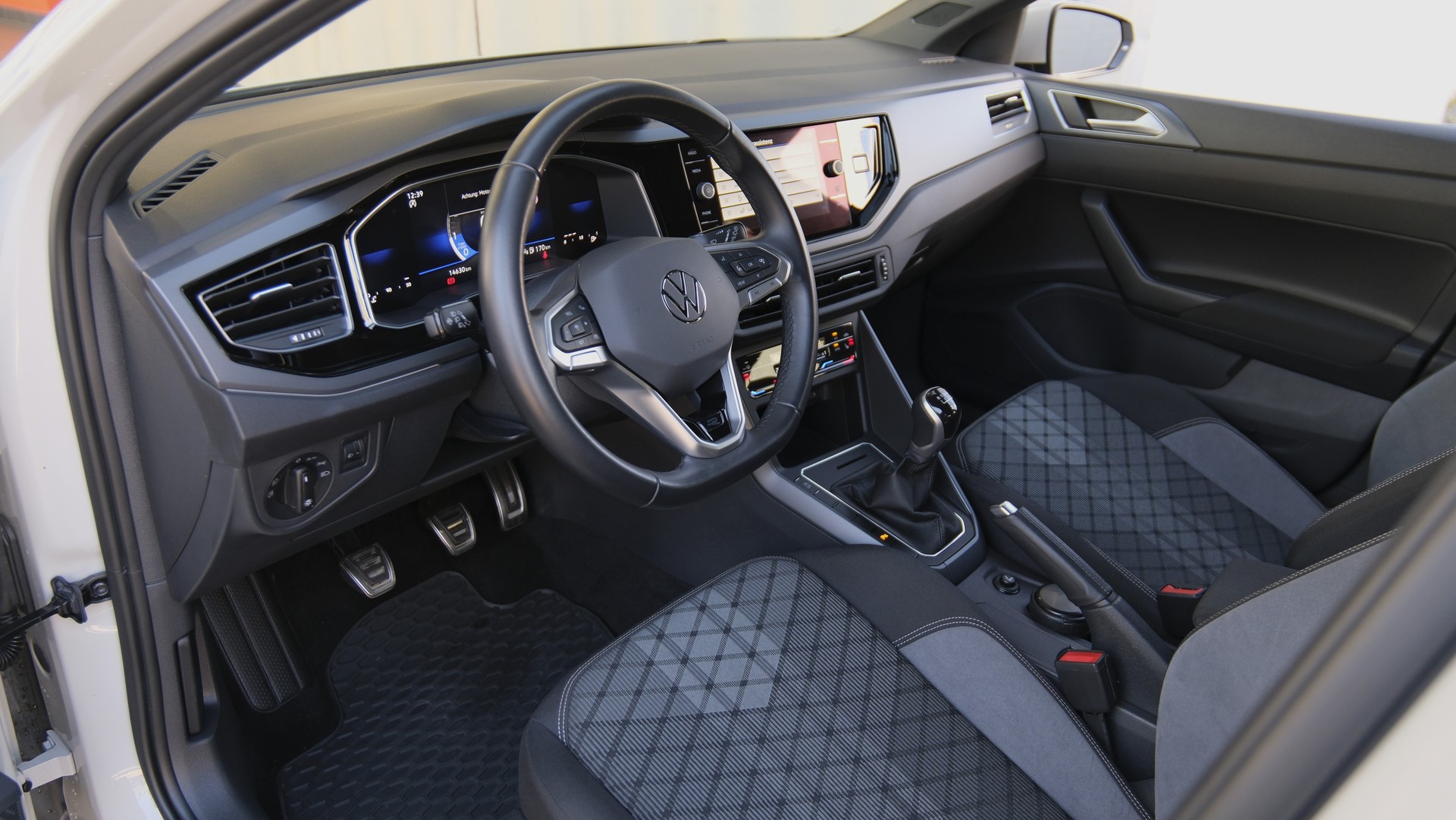 VW Polo 1.0 TSI R-Line-showroom-element-2