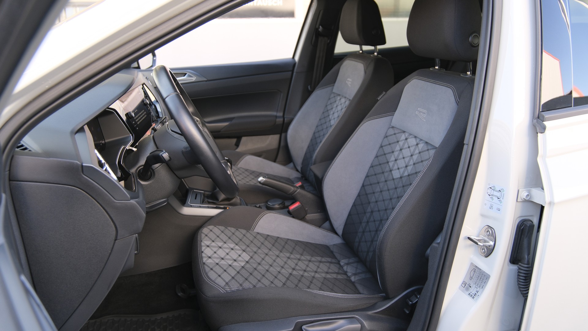VW Polo 1.0 TSI R-Line-showroom-element-3