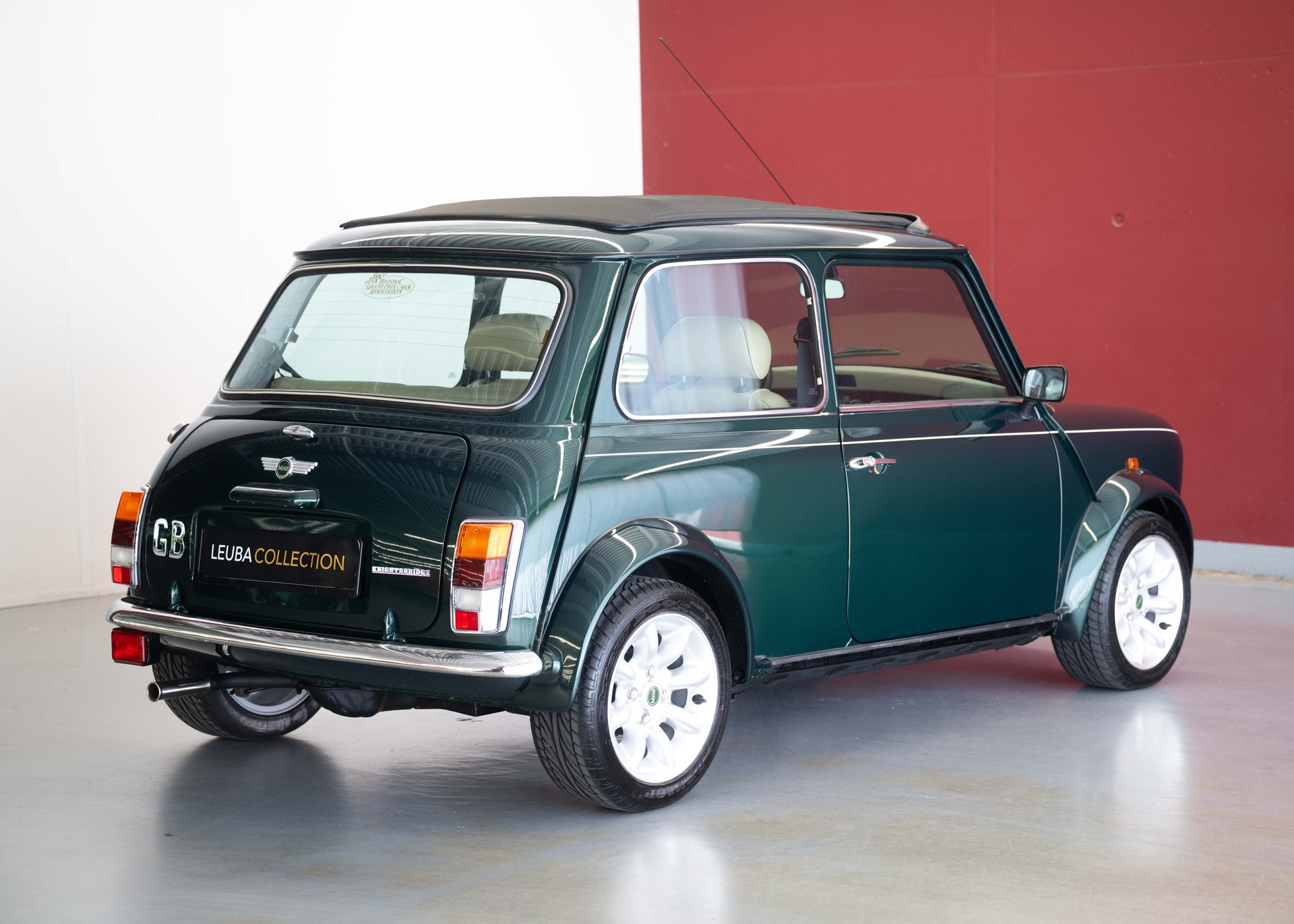 MINI 1.3i Knightsbridge (1st hand Swiss car, as new, certified very low mileage, sunroof, collector item)-image-8