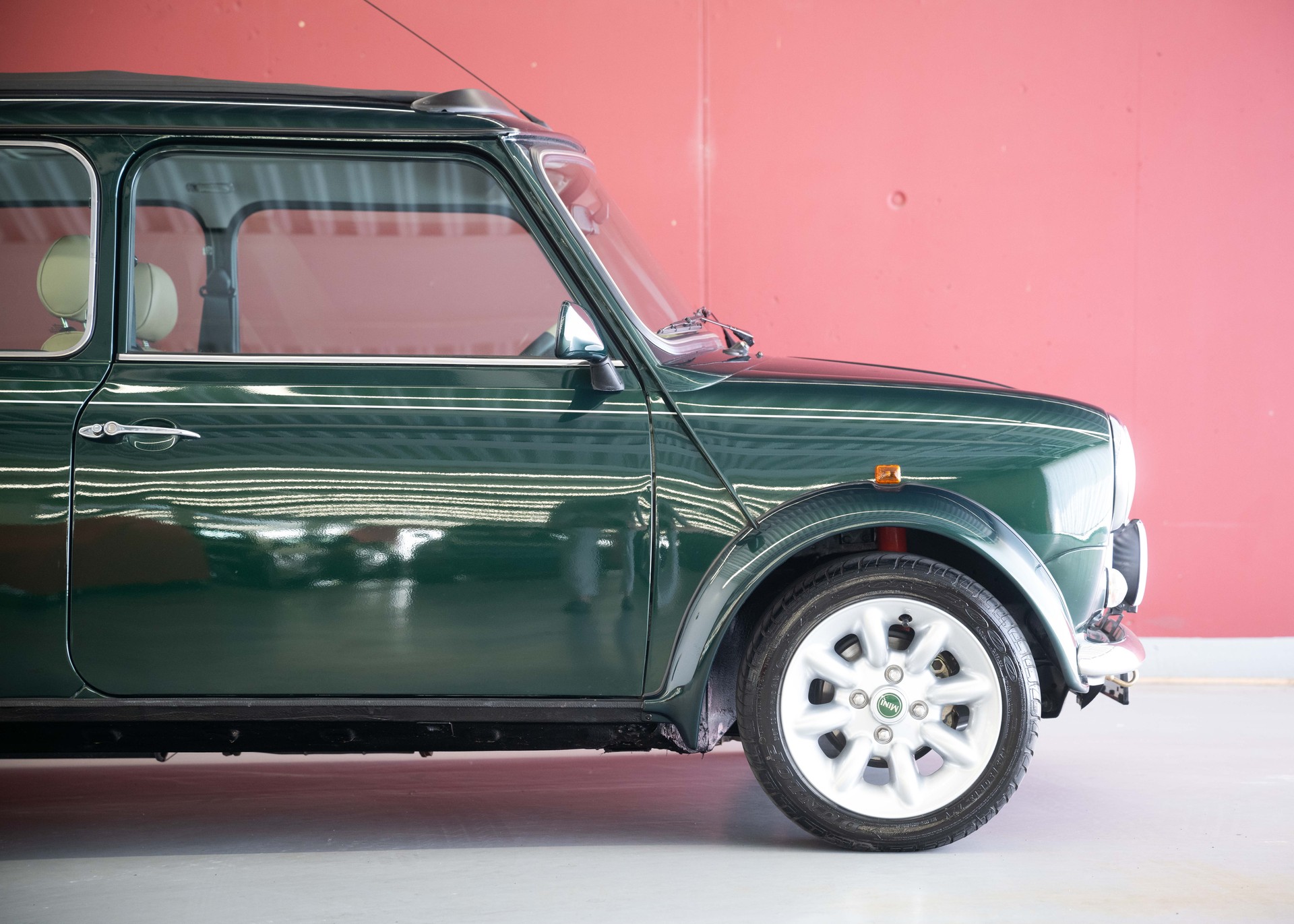 MINI 1.3i Knightsbridge (1st hand Swiss car, as new, certified very low mileage, sunroof, collector item)-image-5
