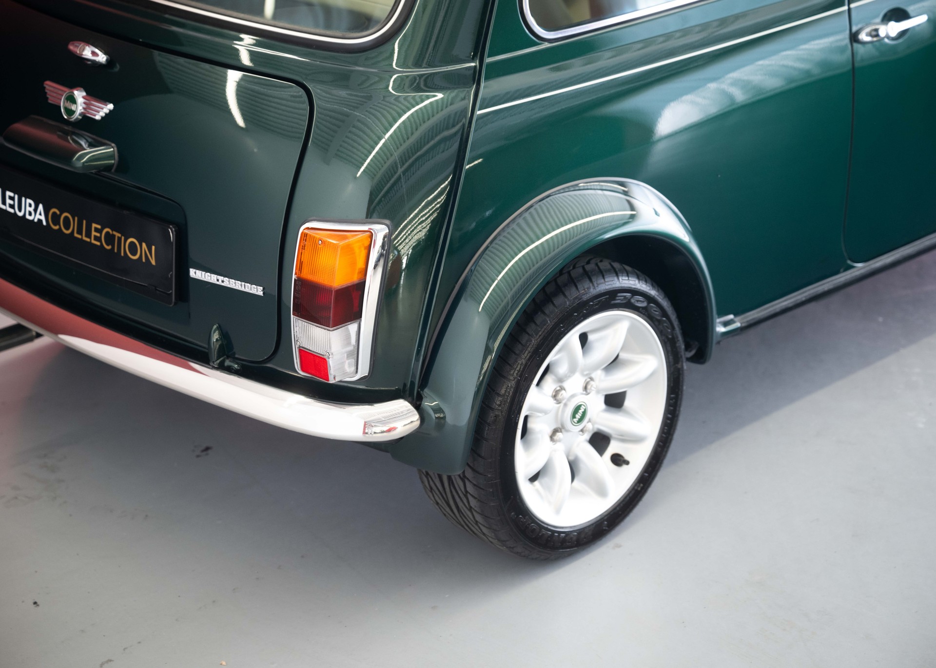 MINI 1.3i Knightsbridge (1st hand Swiss car, as new, certified very low mileage, sunroof, collector item)-image-14