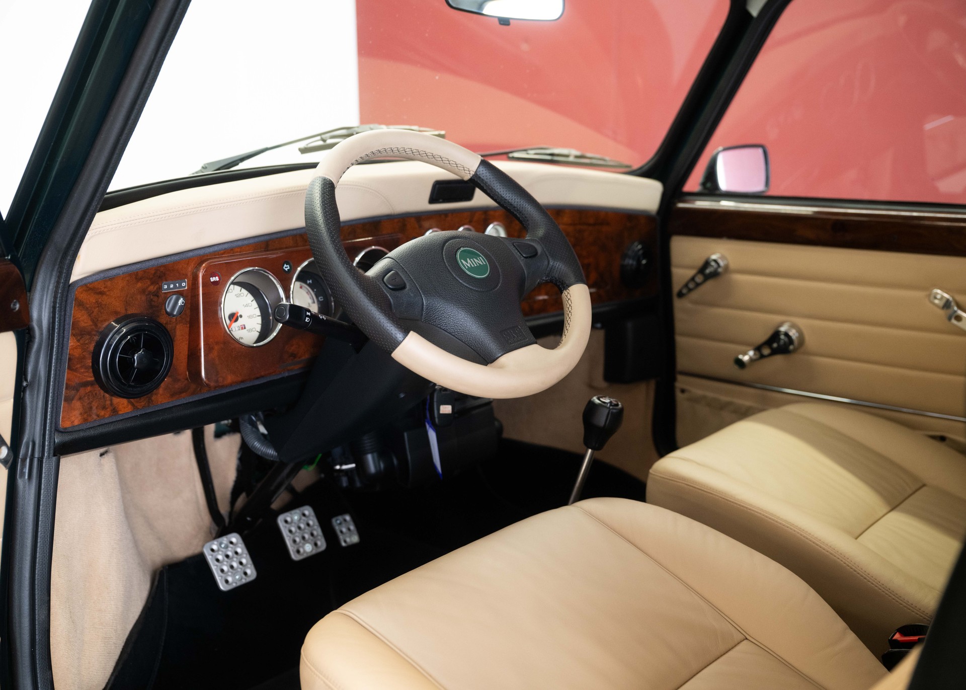 MINI 1.3i Knightsbridge (1st hand Swiss car, as new, certified very low mileage, sunroof, collector item)-image-17