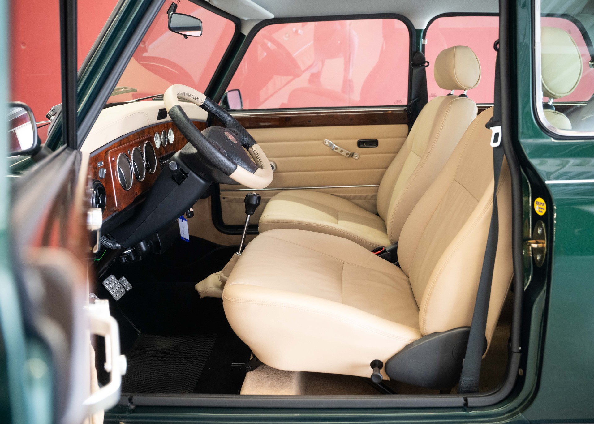 MINI 1.3i Knightsbridge (1st hand Swiss car, as new, certified very low mileage, sunroof, collector item)-image-20
