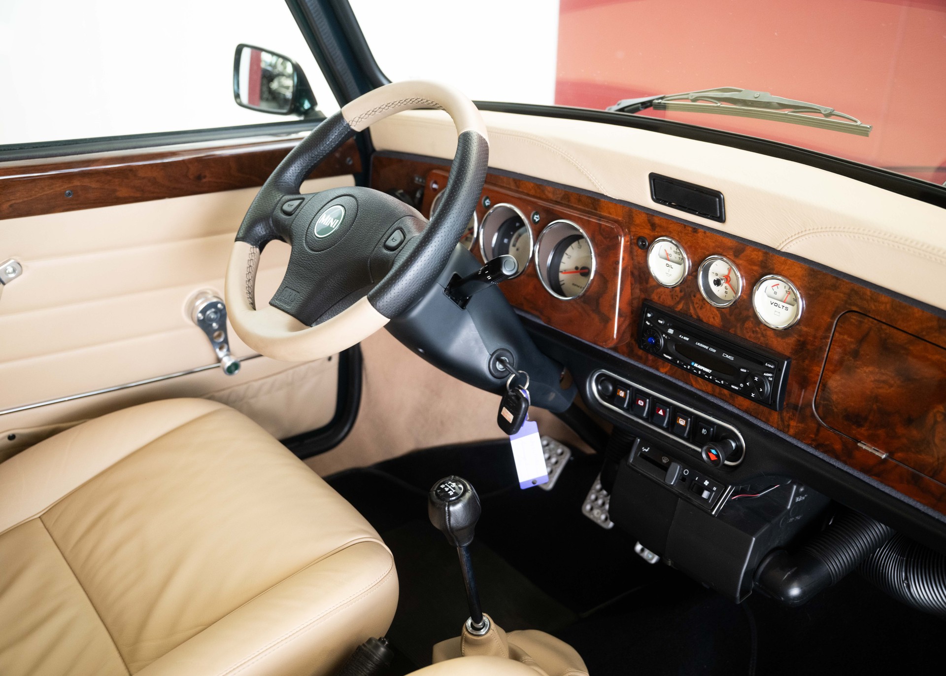 MINI 1.3i Knightsbridge (1st hand Swiss car, as new, certified very low mileage, sunroof, collector item)-image-18