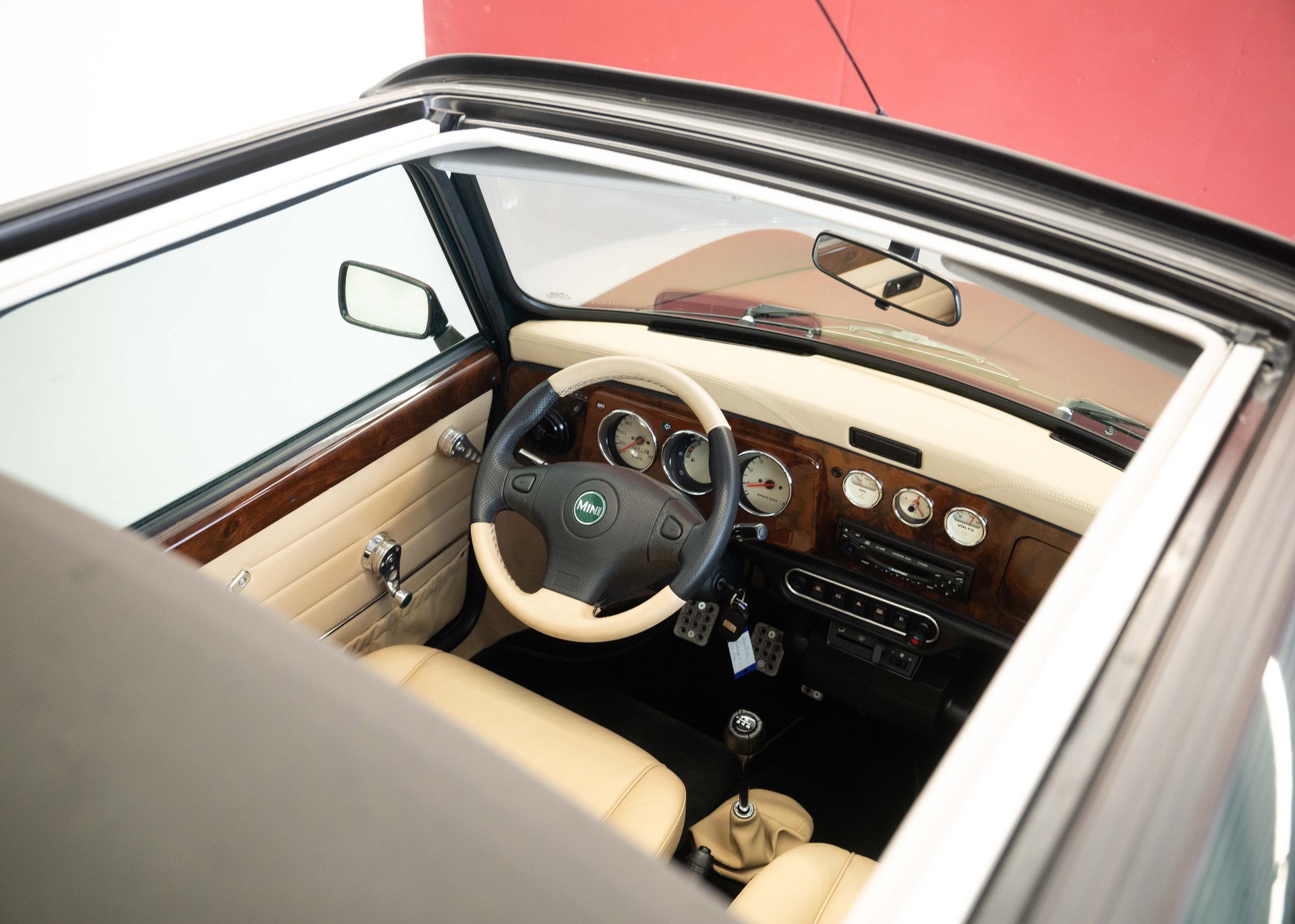 MINI 1.3i Knightsbridge (1st hand Swiss car, as new, certified very low mileage, sunroof, collector item)-image-16