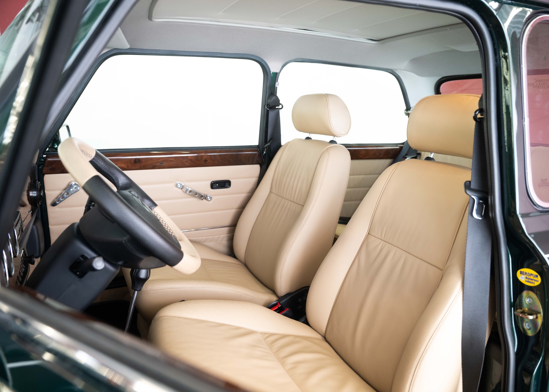 MINI 1.3i Knightsbridge (1st hand Swiss car, as new, certified very low mileage, sunroof, collector item)-image-21
