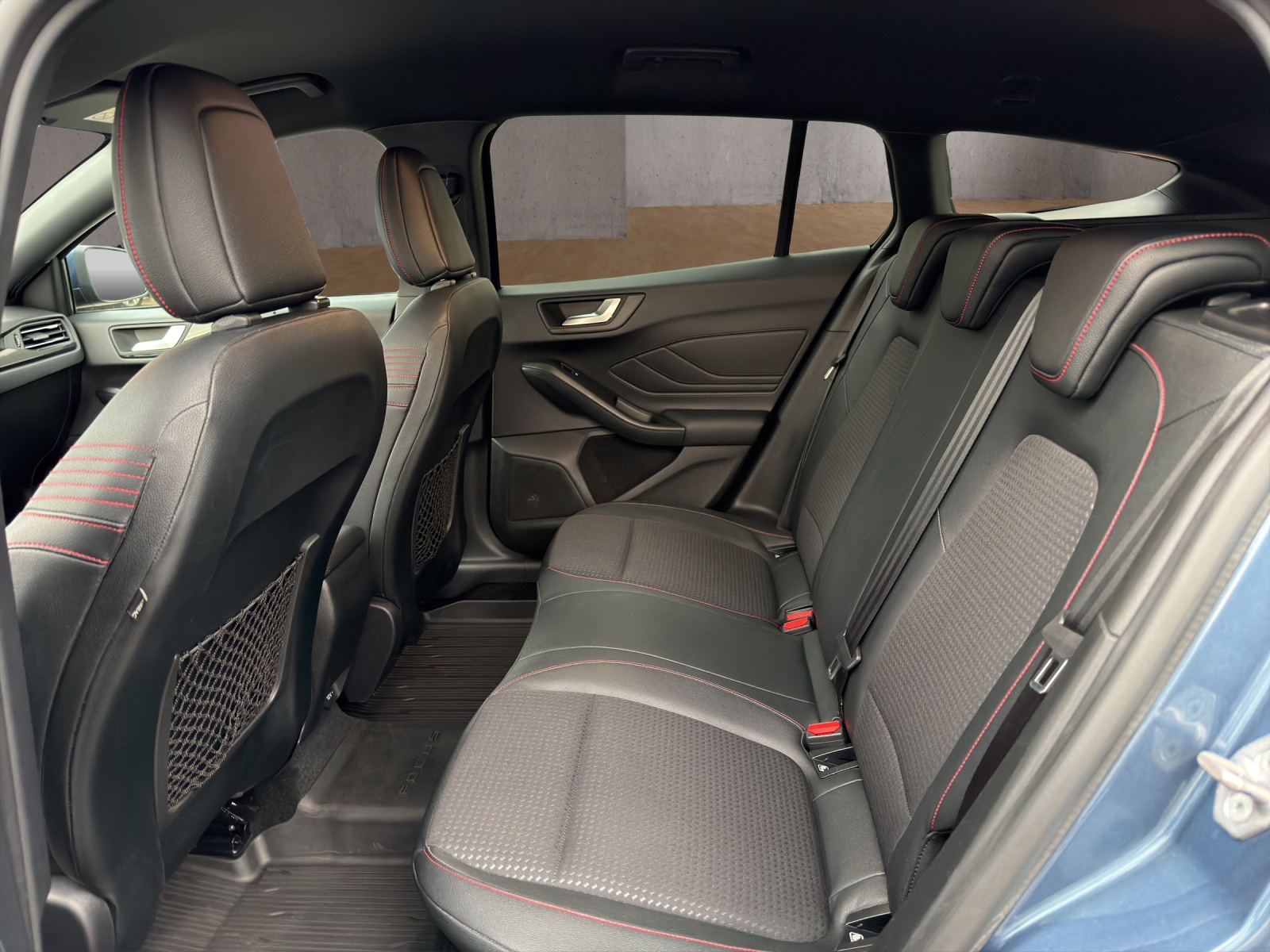 FORD Focus 1.5 TDCi ST Line Automatic-image-6