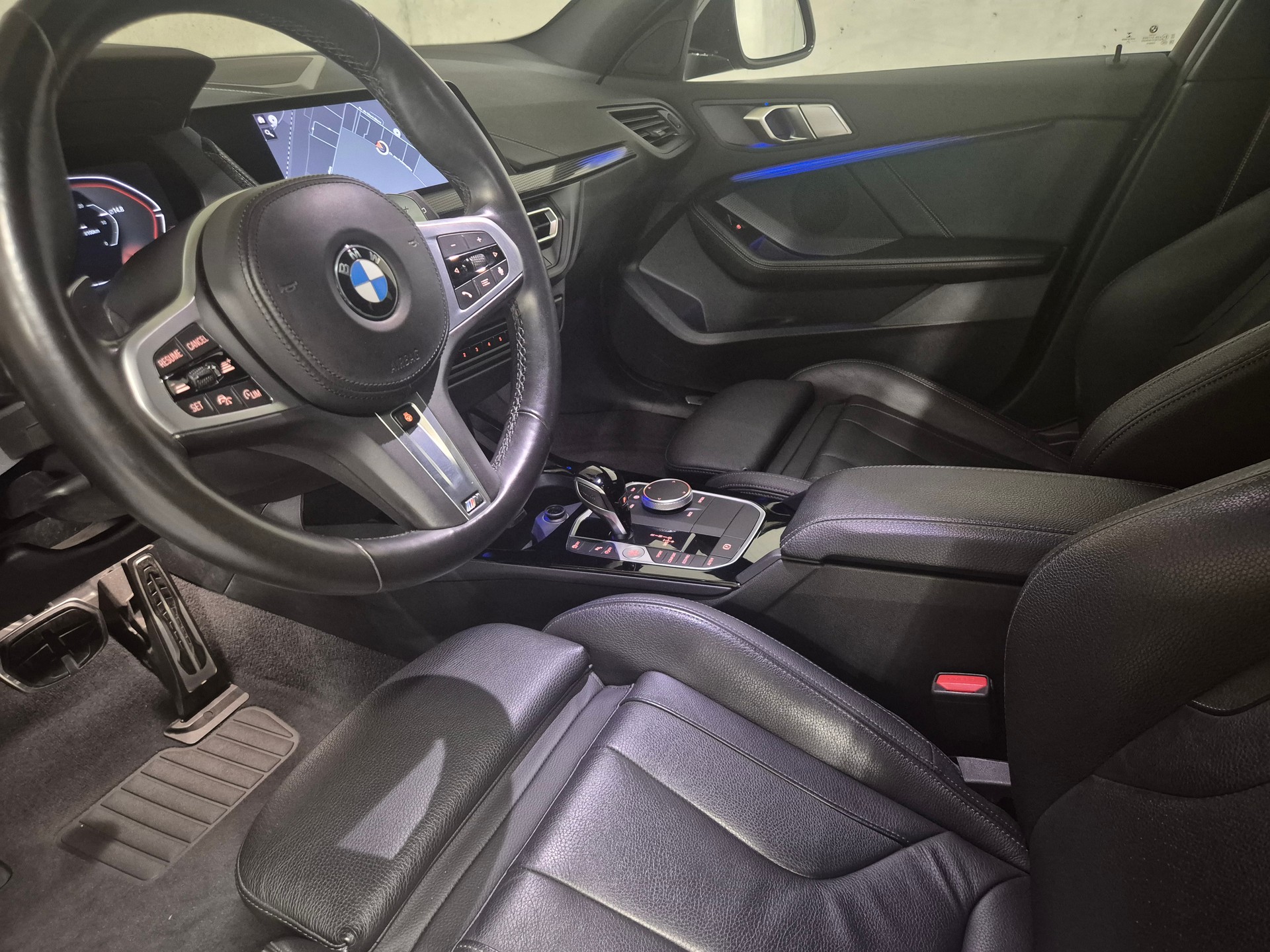 BMW M135i xDrive Steptronic-image-10