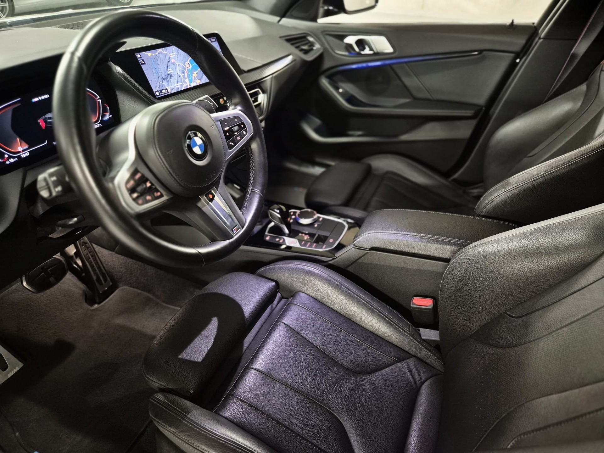 BMW M135i xDrive Steptronic-image-11