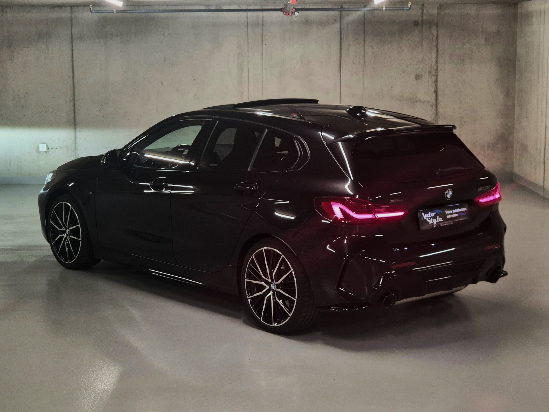 BMW M135i xDrive Steptronic-showroom-element-3
