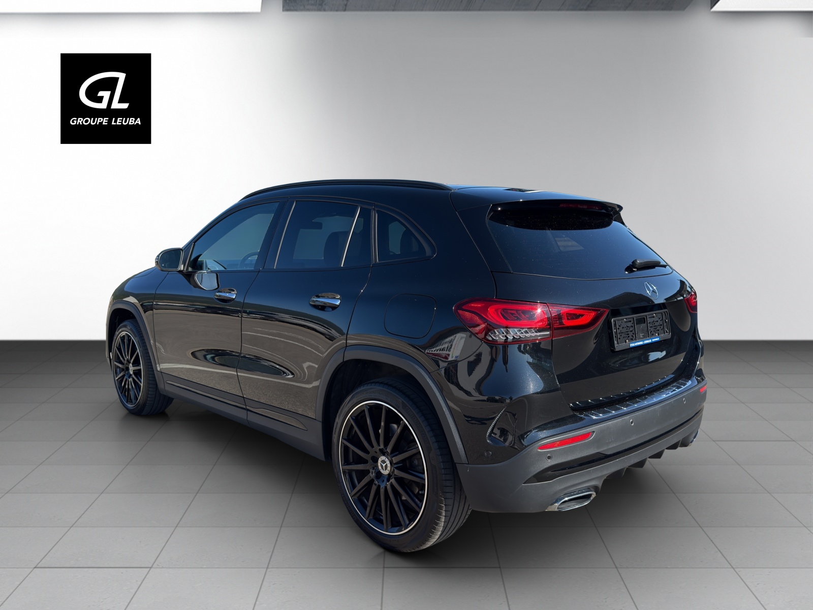 MERCEDES-BENZ GLA 250e AMG Line 8G-DCT-showroom-element-1