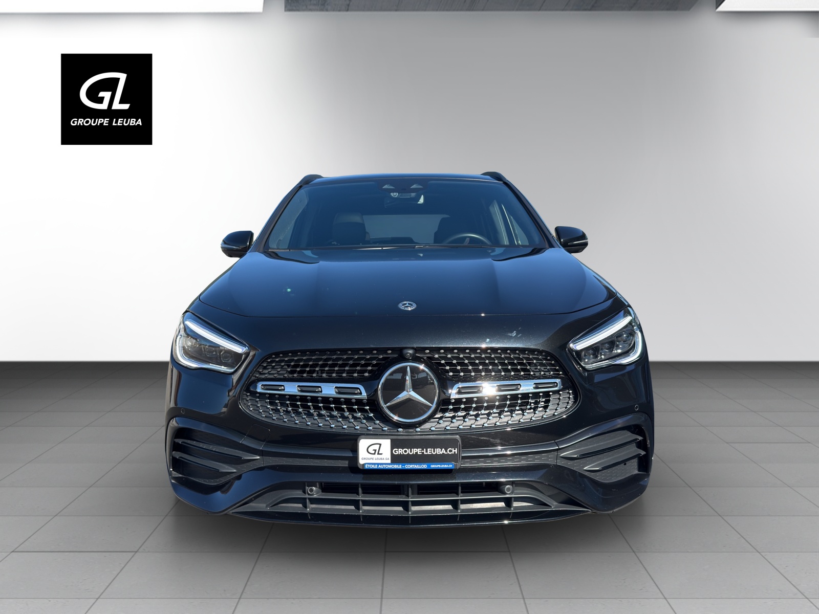 MERCEDES-BENZ GLA 250e AMG Line 8G-DCT-showroom-element-2