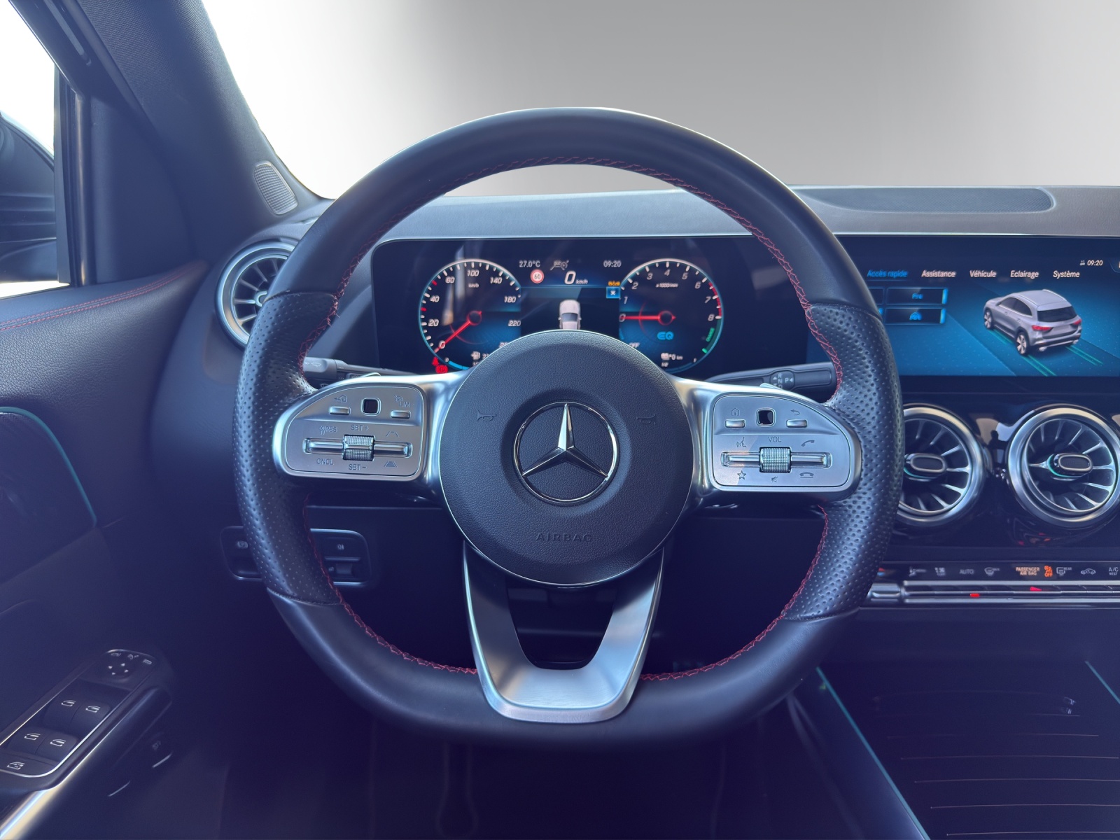 MERCEDES-BENZ GLA 250e AMG Line 8G-DCT-image-12