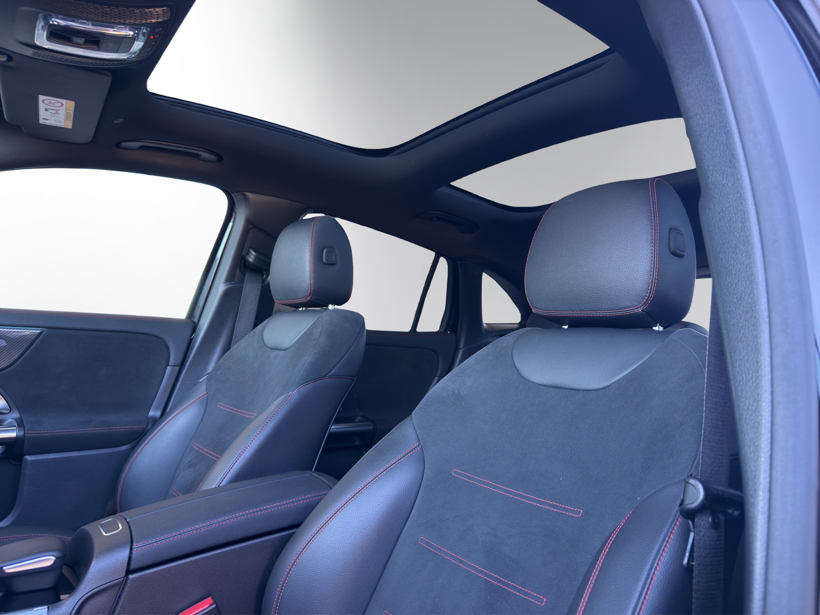 MERCEDES-BENZ GLA 250e AMG Line 8G-DCT-image-9