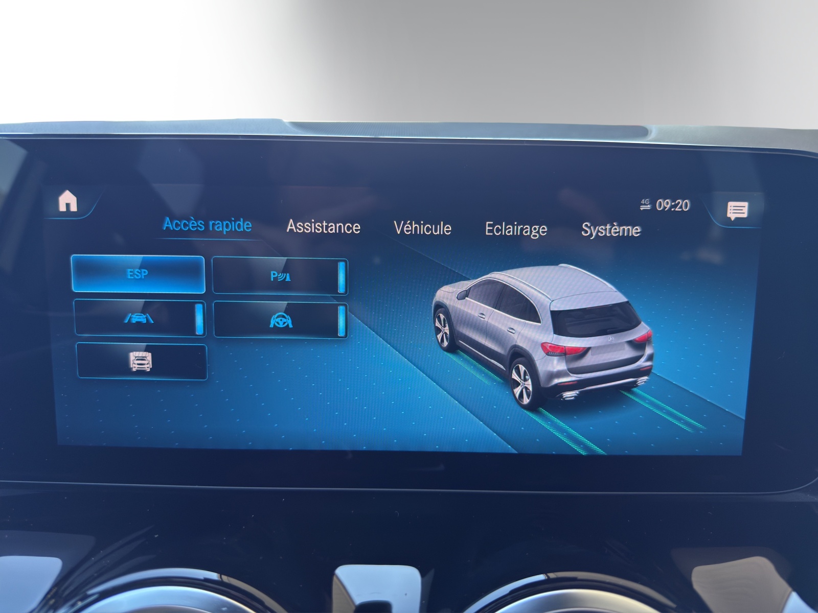 MERCEDES-BENZ GLA 250e AMG Line 8G-DCT-image-13