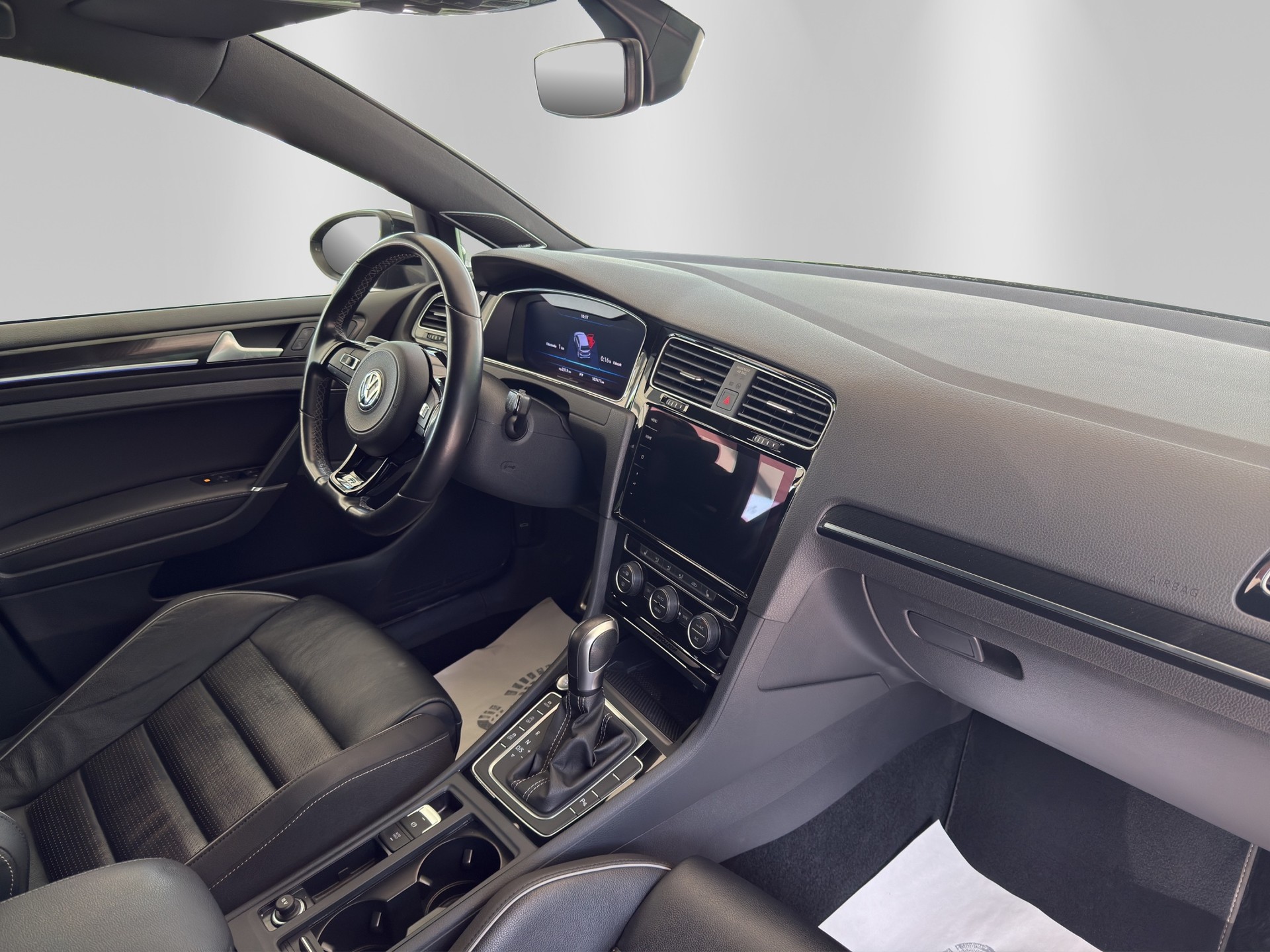 VW Golf 2.0 TSI R 4Motion DSG-image-13