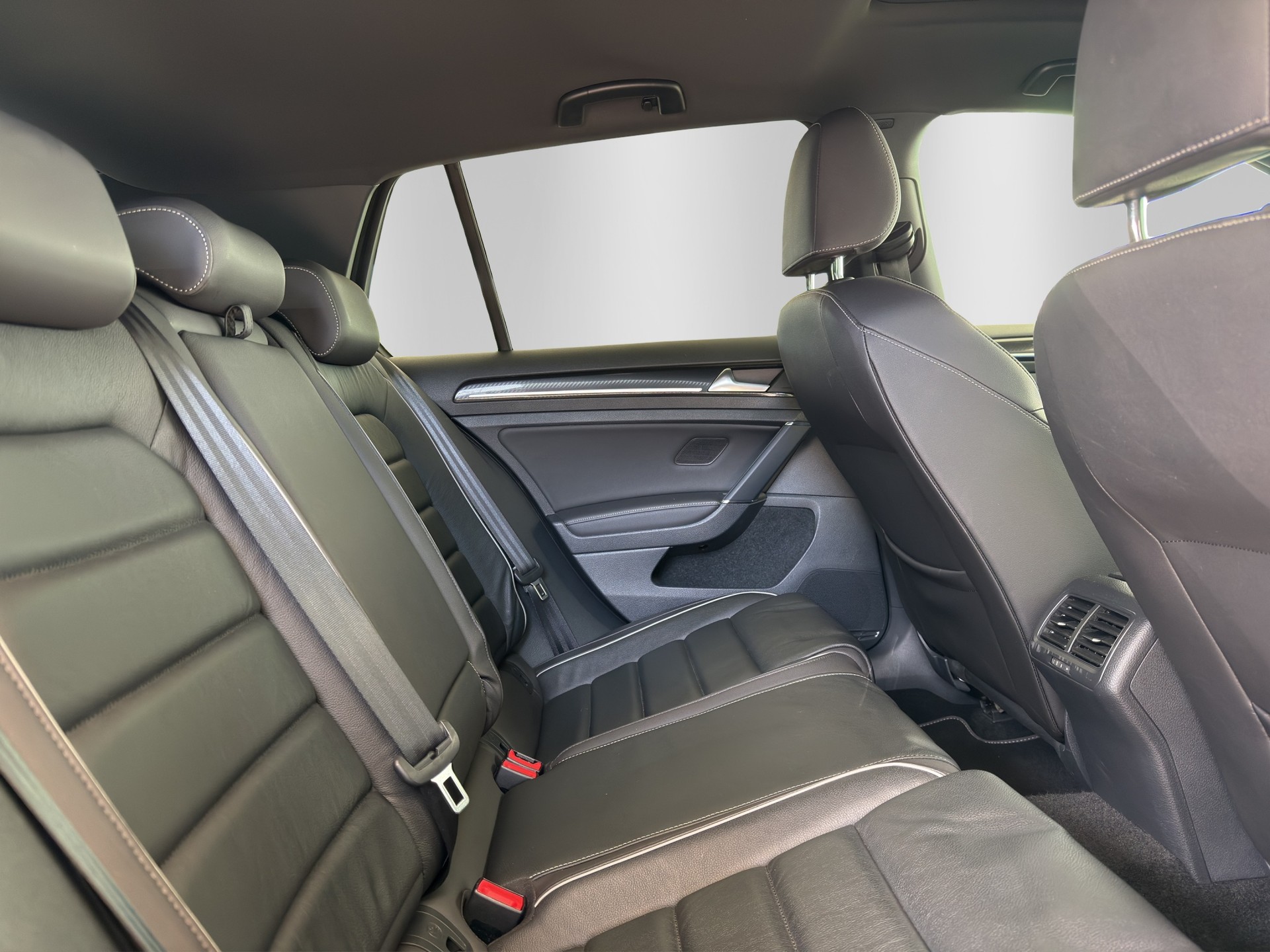 VW Golf 2.0 TSI R 4Motion DSG-image-15