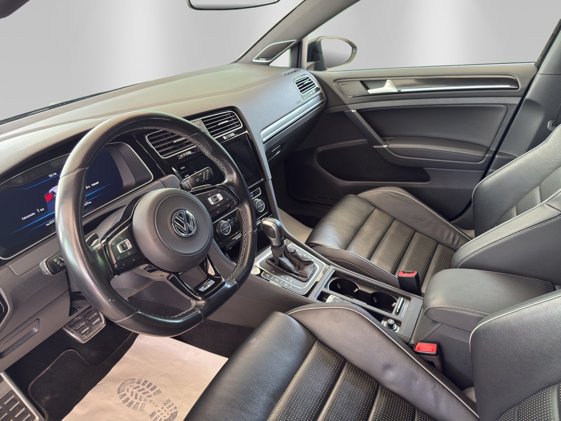 VW Golf 2.0 TSI R 4Motion DSG-image-8