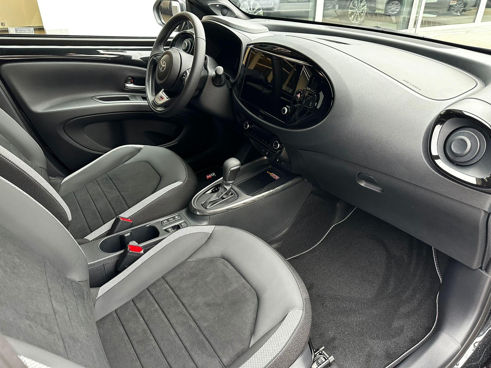 TOYOTA Aygo X 1.5 VVT-i HSD GR Sport-image-13