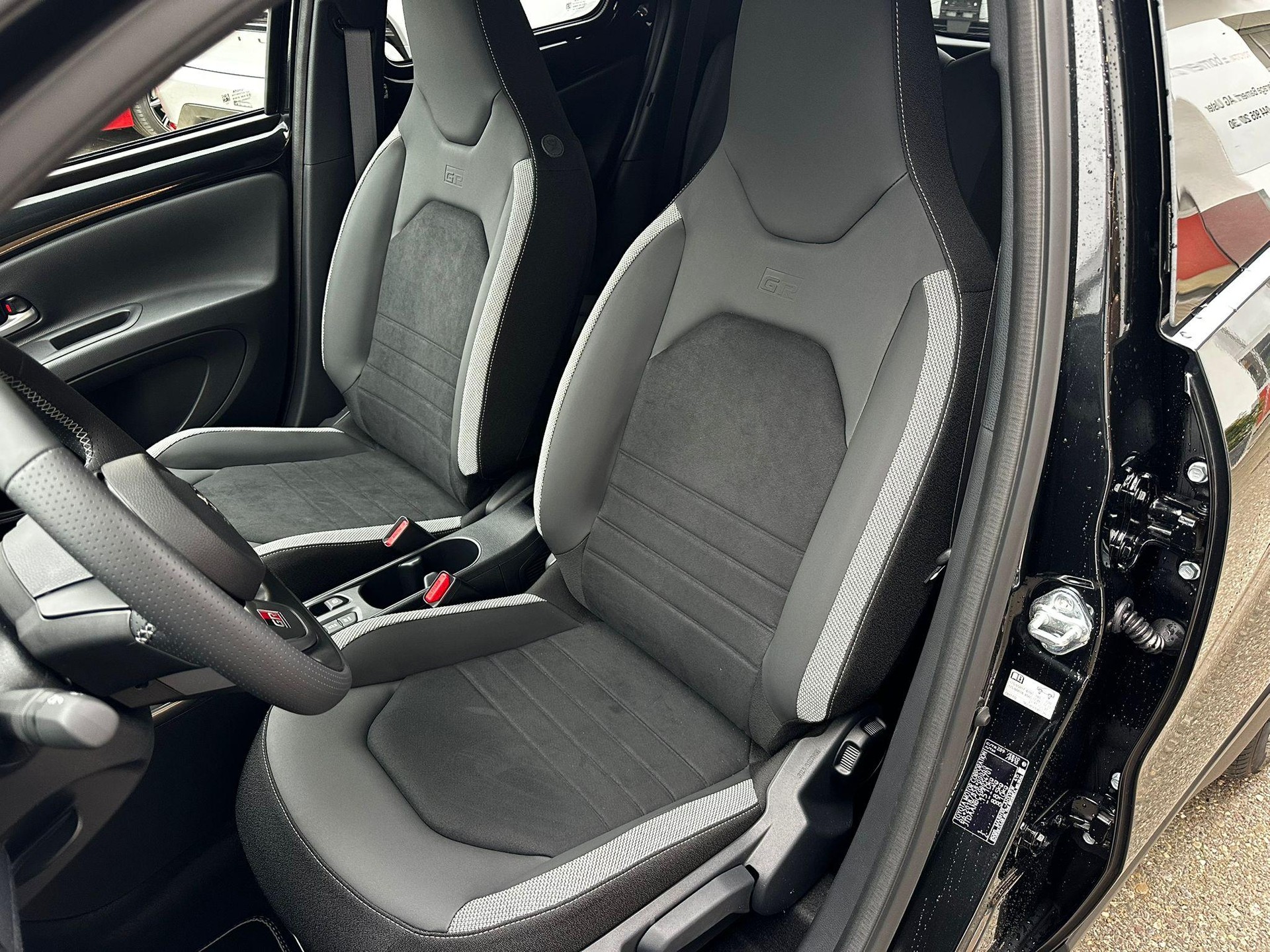 TOYOTA Aygo X 1.5 VVT-i HSD GR Sport-image-9