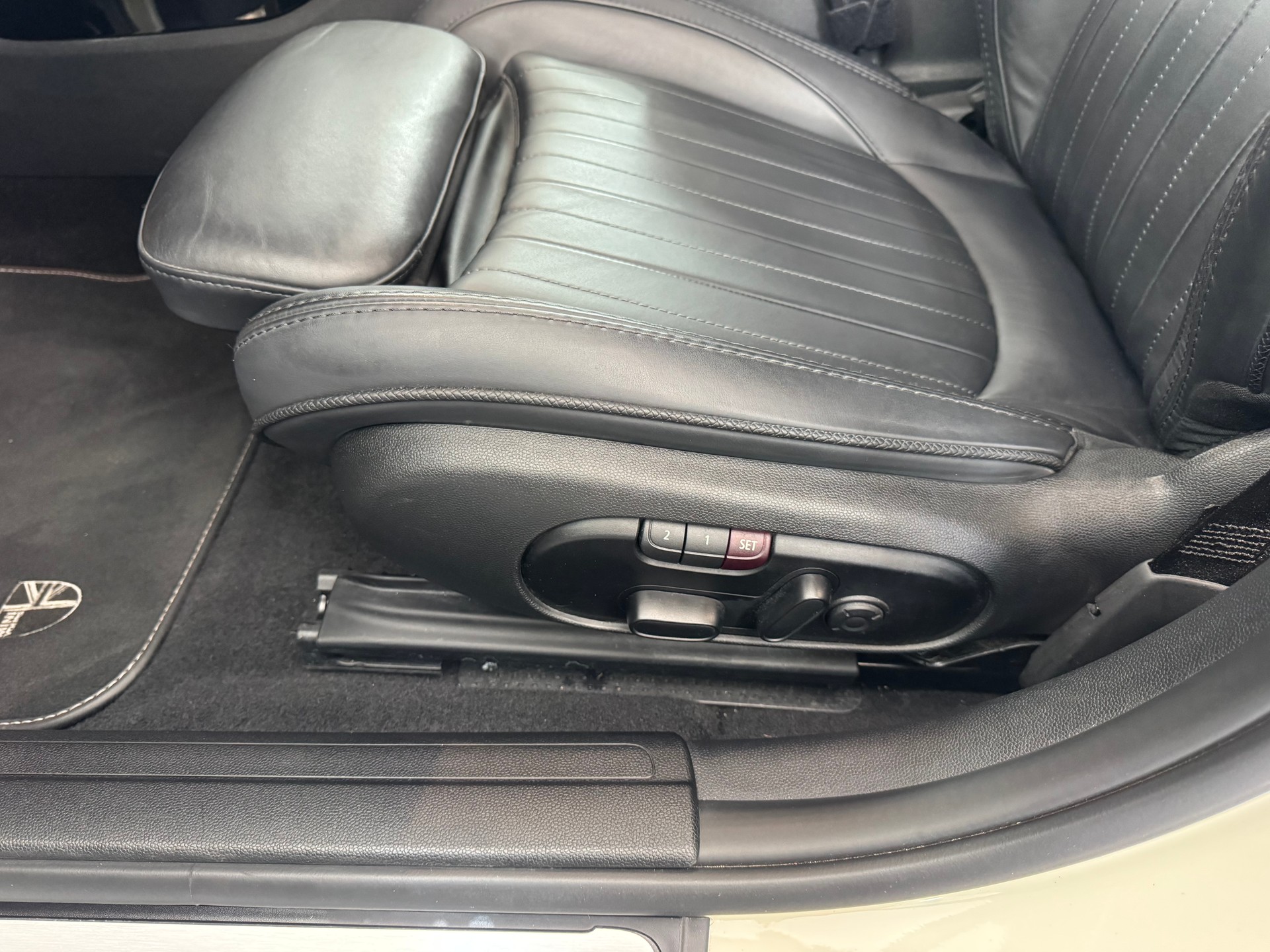 MINI Clubman Cooper S ALL4 Steptronic Trafalgar-image-13