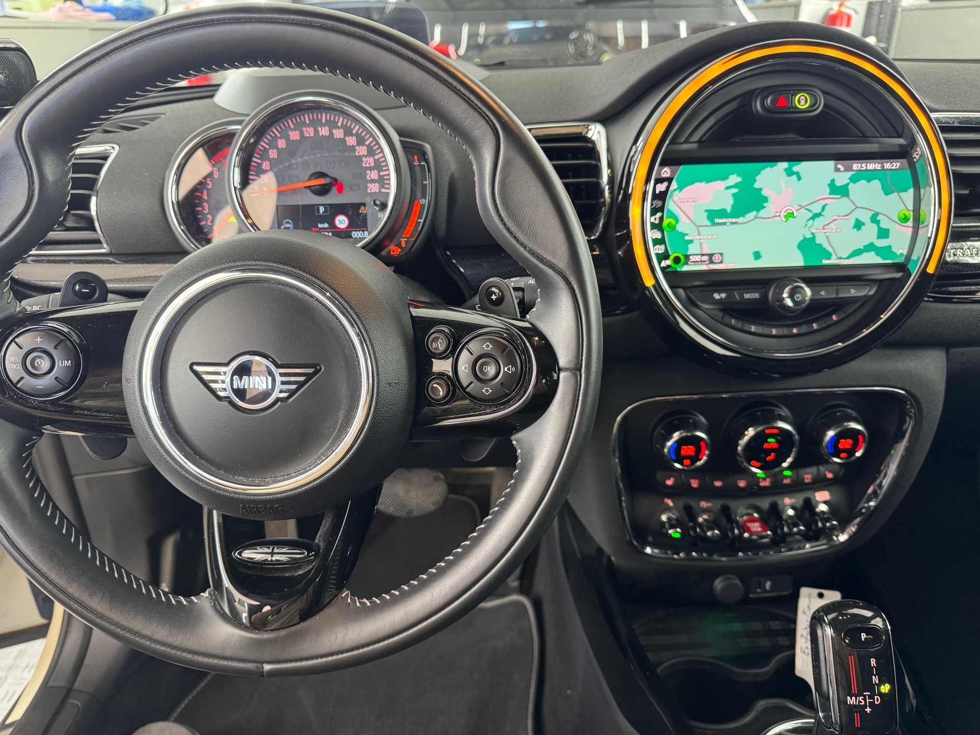 MINI Clubman Cooper S ALL4 Steptronic Trafalgar-image-11