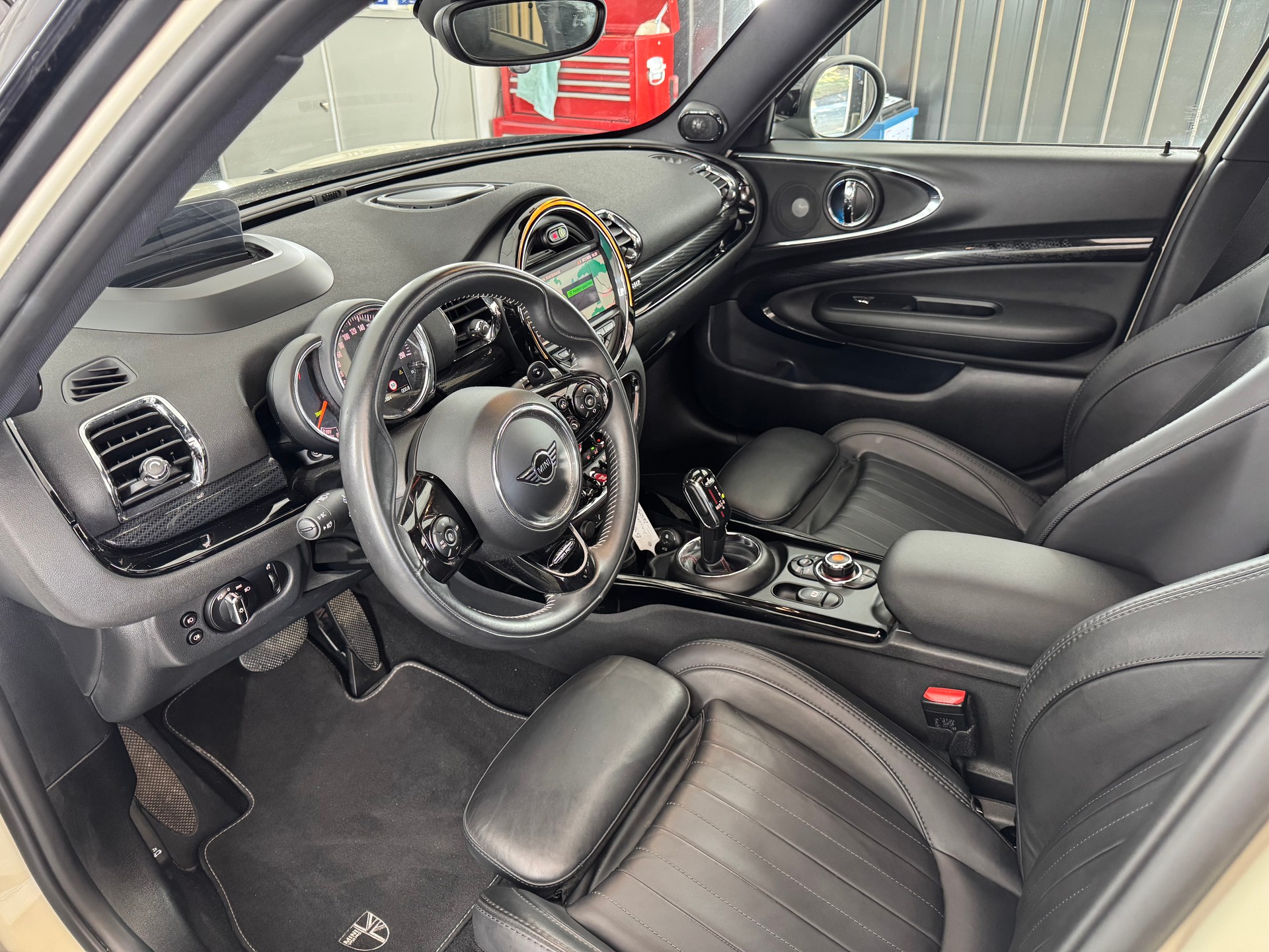MINI Clubman Cooper S ALL4 Steptronic Trafalgar-image-14